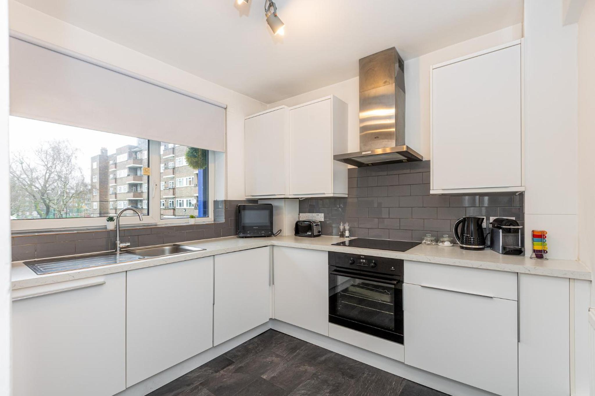 Newly refurbished 2BR wbalcony in Vibrant Peckham