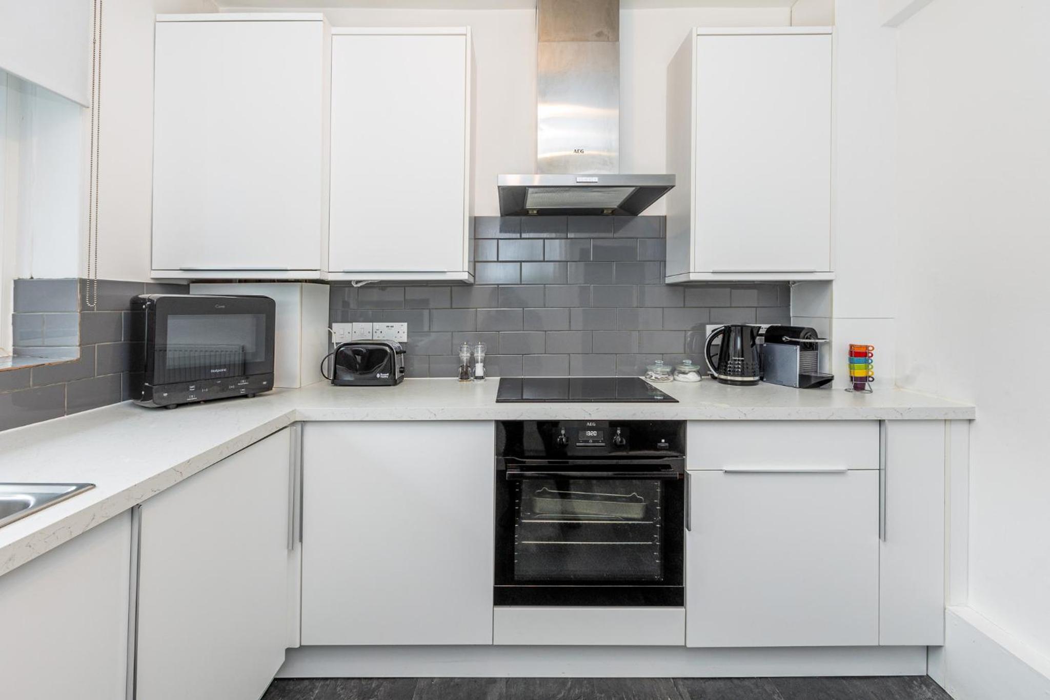 Newly refurbished 2BR wbalcony in Vibrant Peckham