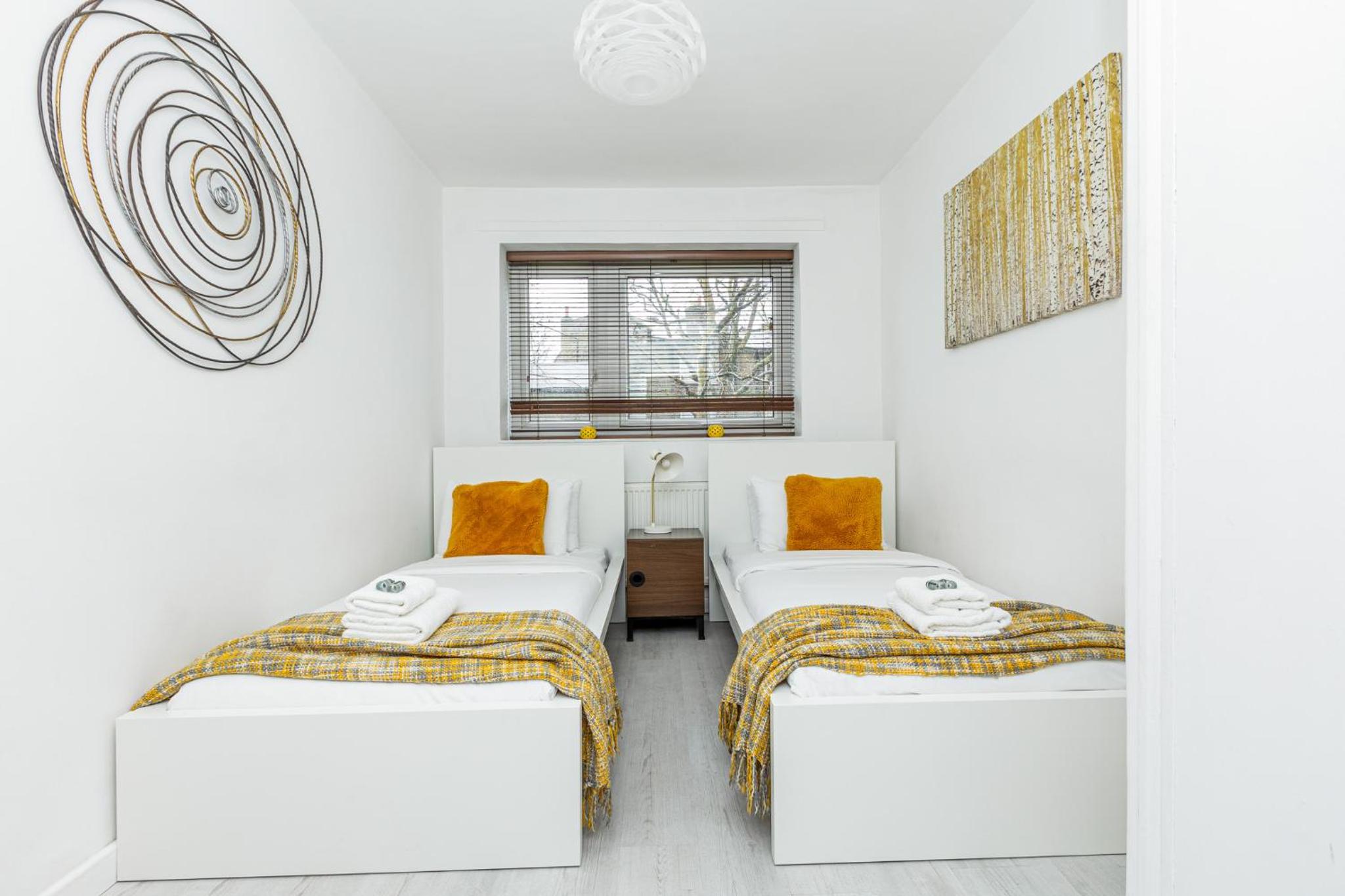 Newly refurbished 2BR wbalcony in Vibrant Peckham
