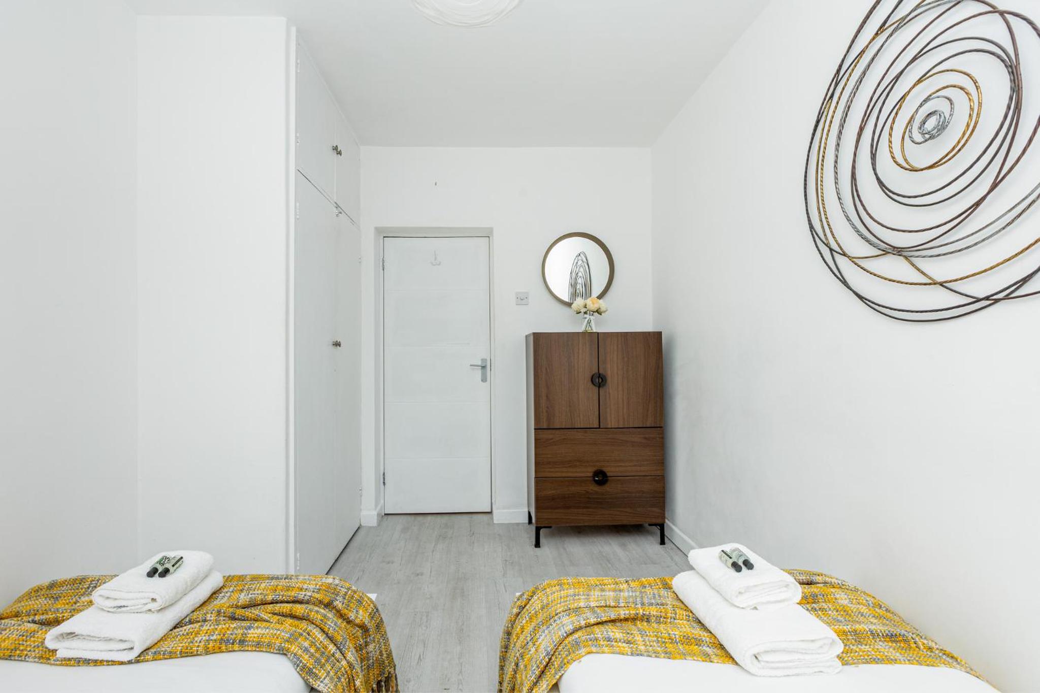 Newly refurbished 2BR wbalcony in Vibrant Peckham