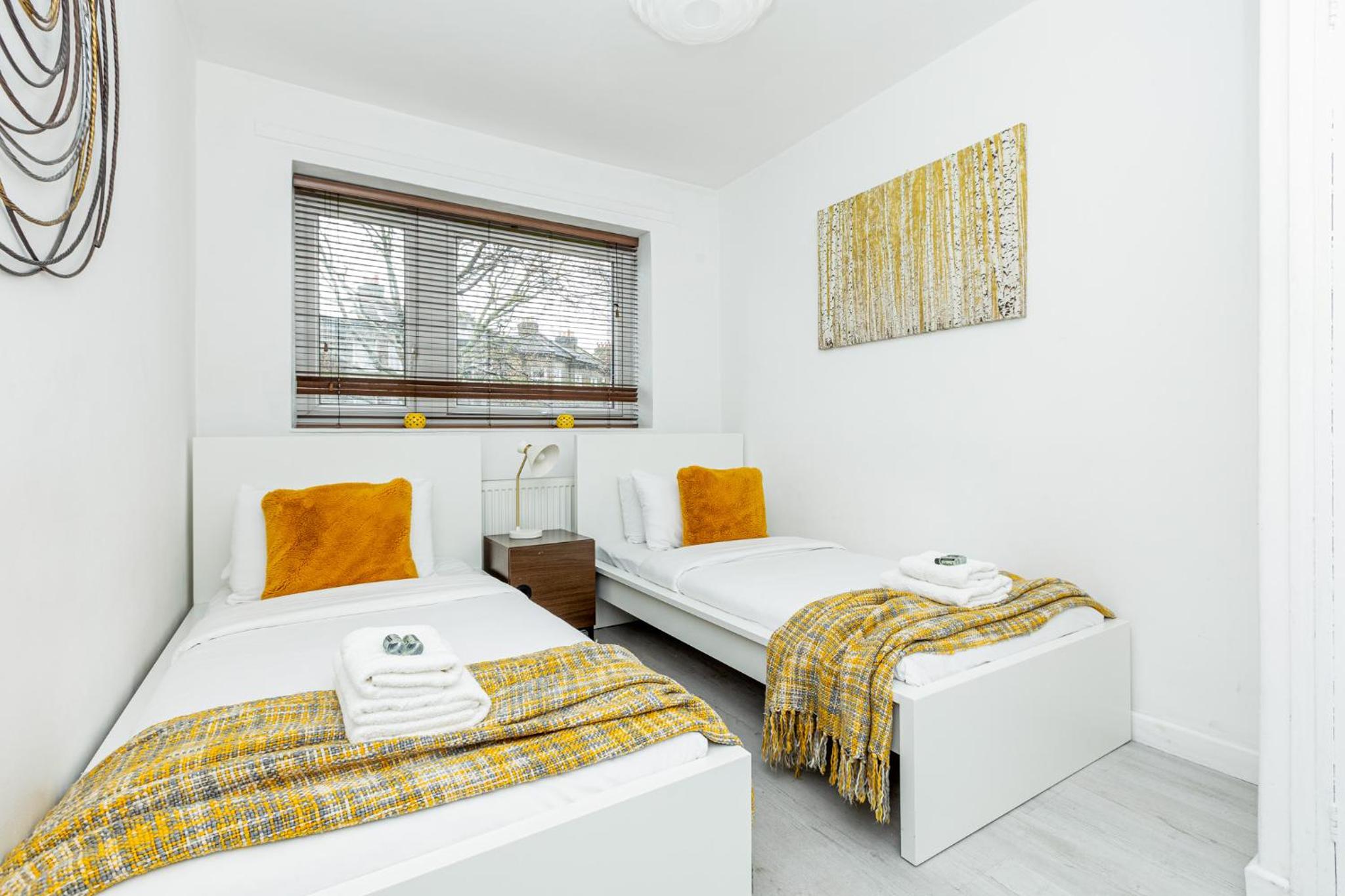 Newly refurbished 2BR wbalcony in Vibrant Peckham