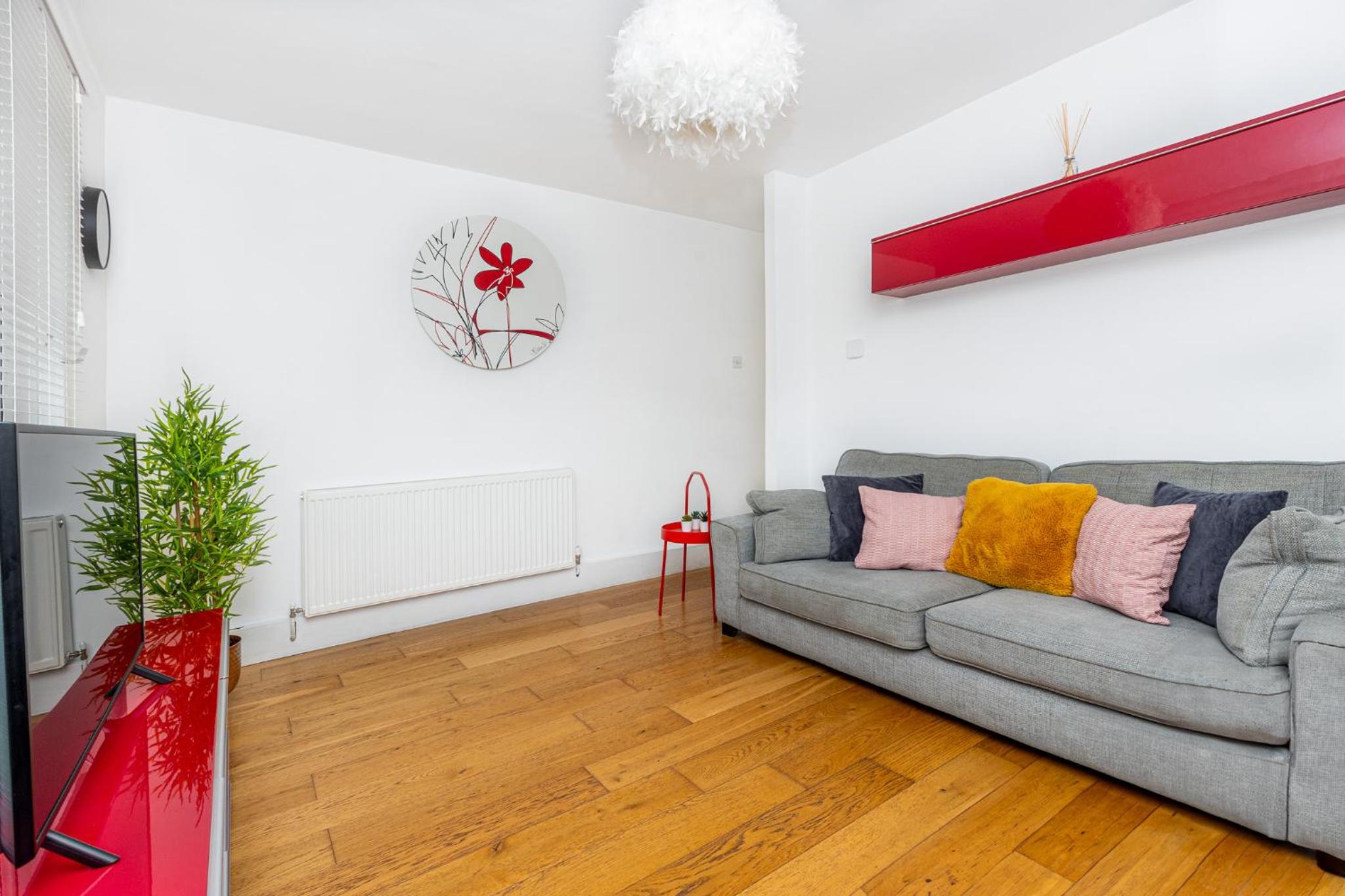 Newly refurbished 2BR wbalcony in Vibrant Peckham