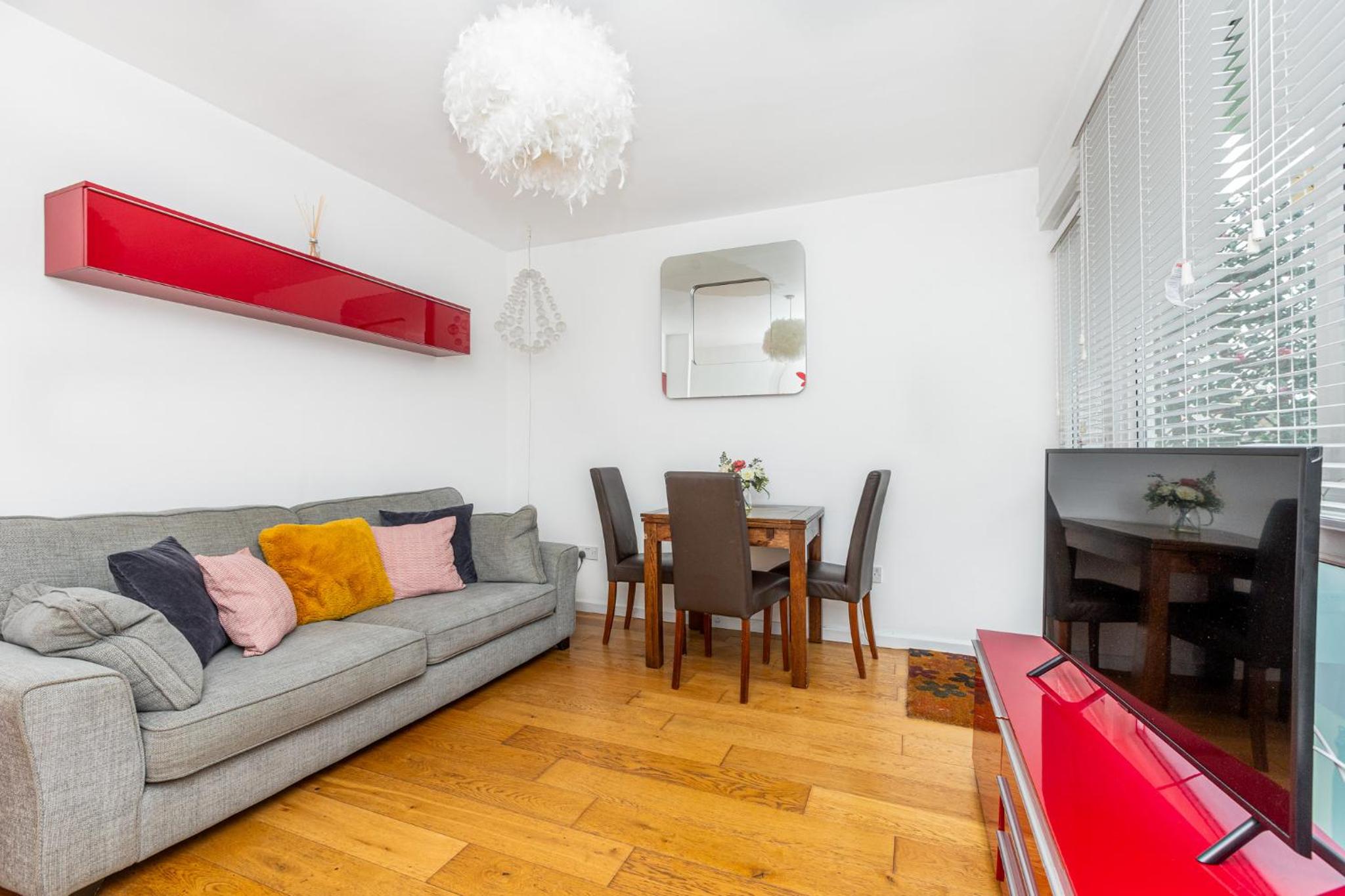 Newly refurbished 2BR wbalcony in Vibrant Peckham