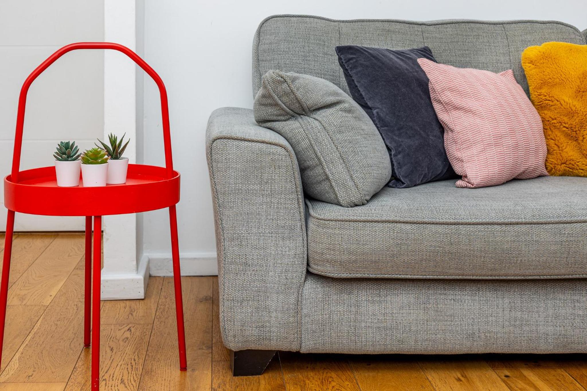 Newly refurbished 2BR wbalcony in Vibrant Peckham
