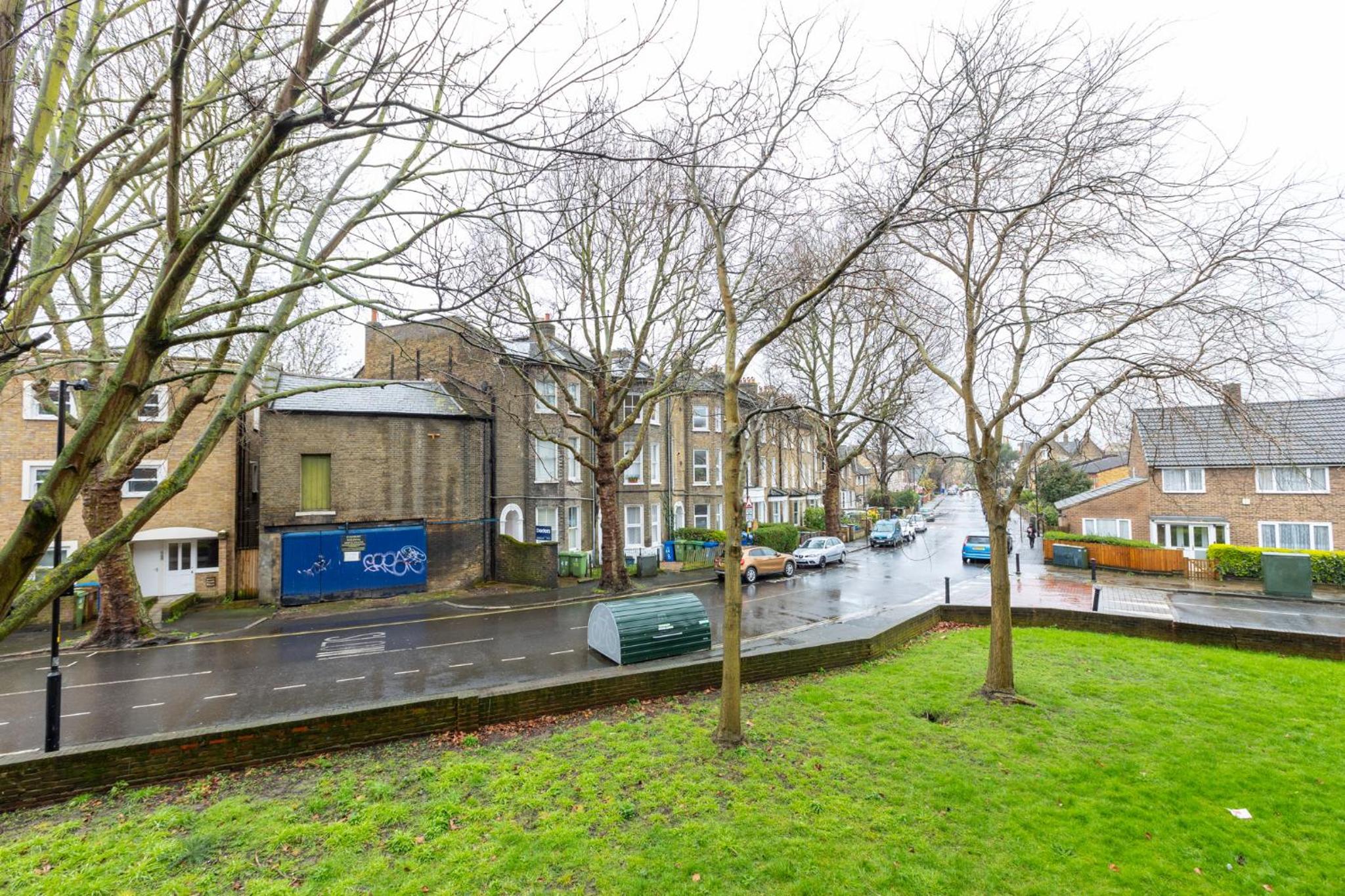Newly refurbished 2BR wbalcony in Vibrant Peckham