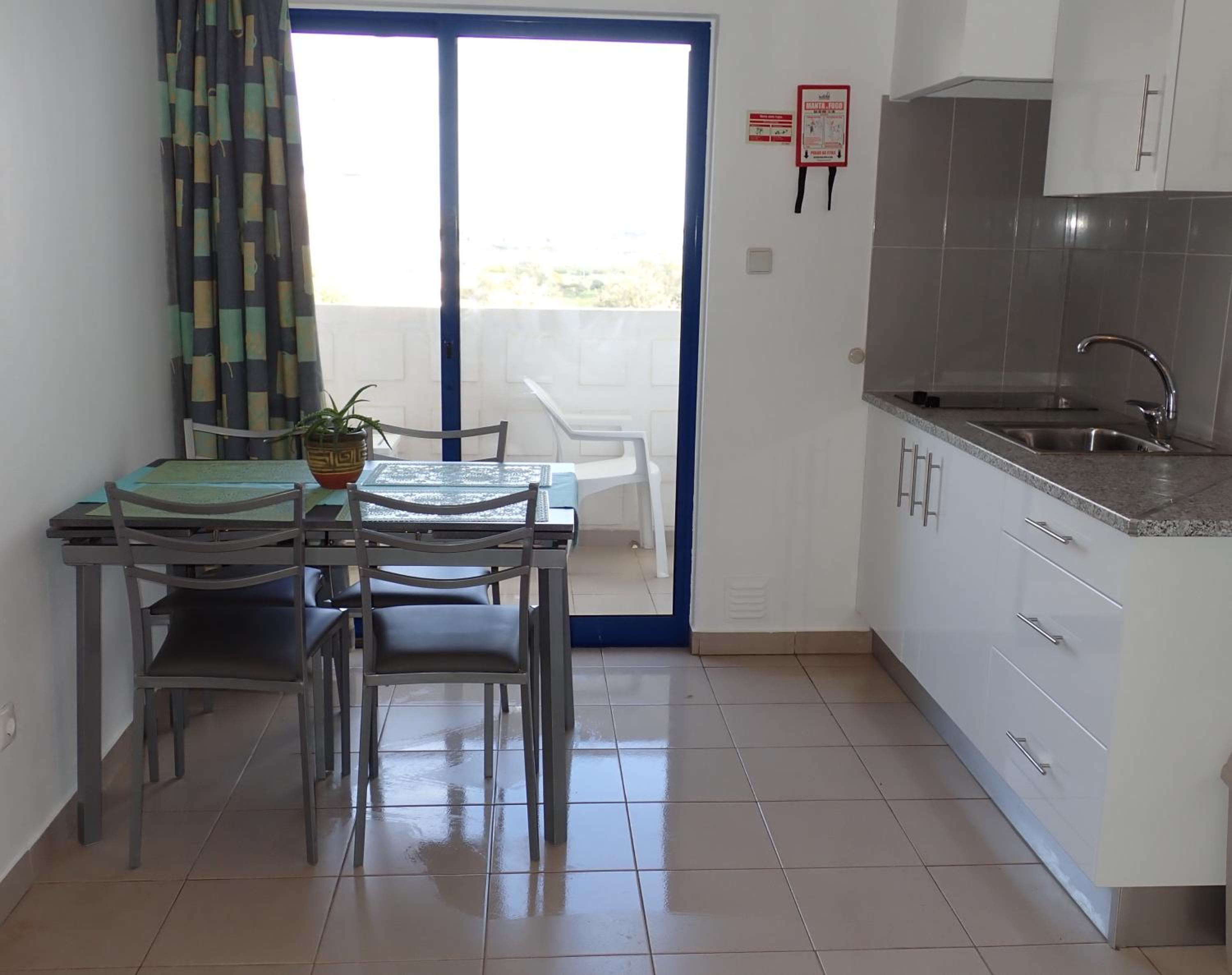 Great value 5 mins to Praia de Rocha beach view 2