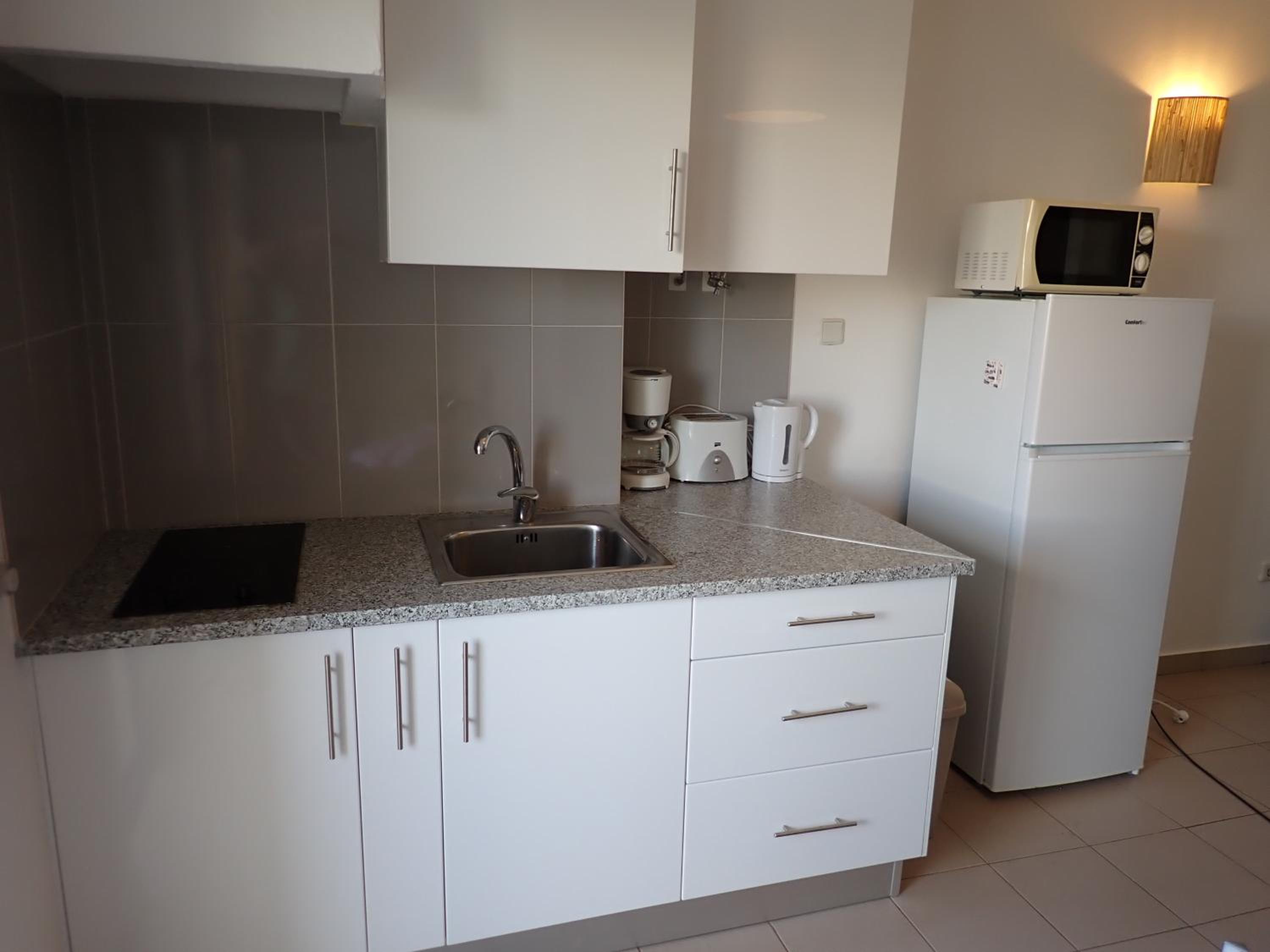Great value 5 mins to Praia de Rocha beach view 3