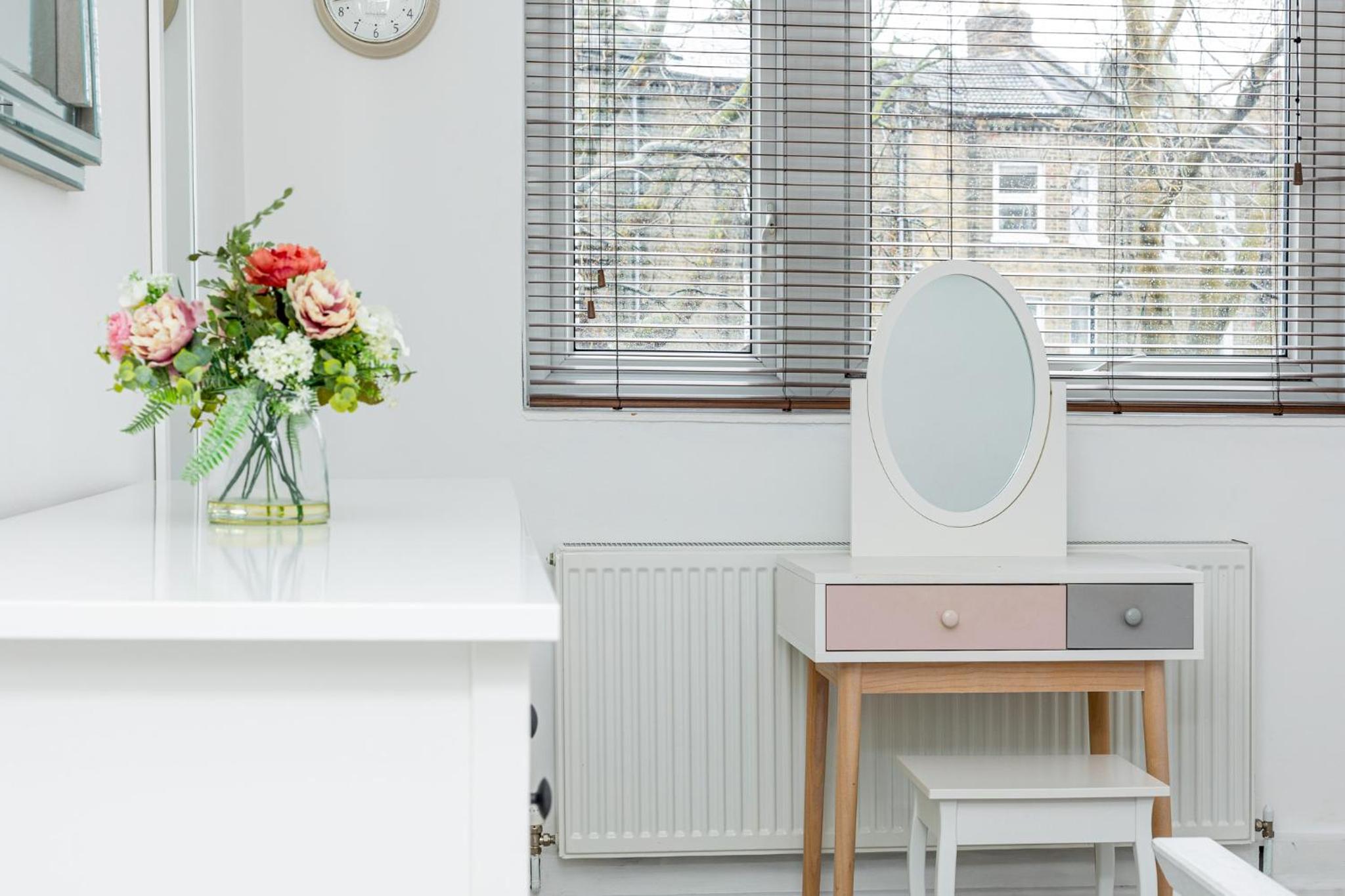 Newly refurbished 2BR wbalcony in Vibrant Peckham
