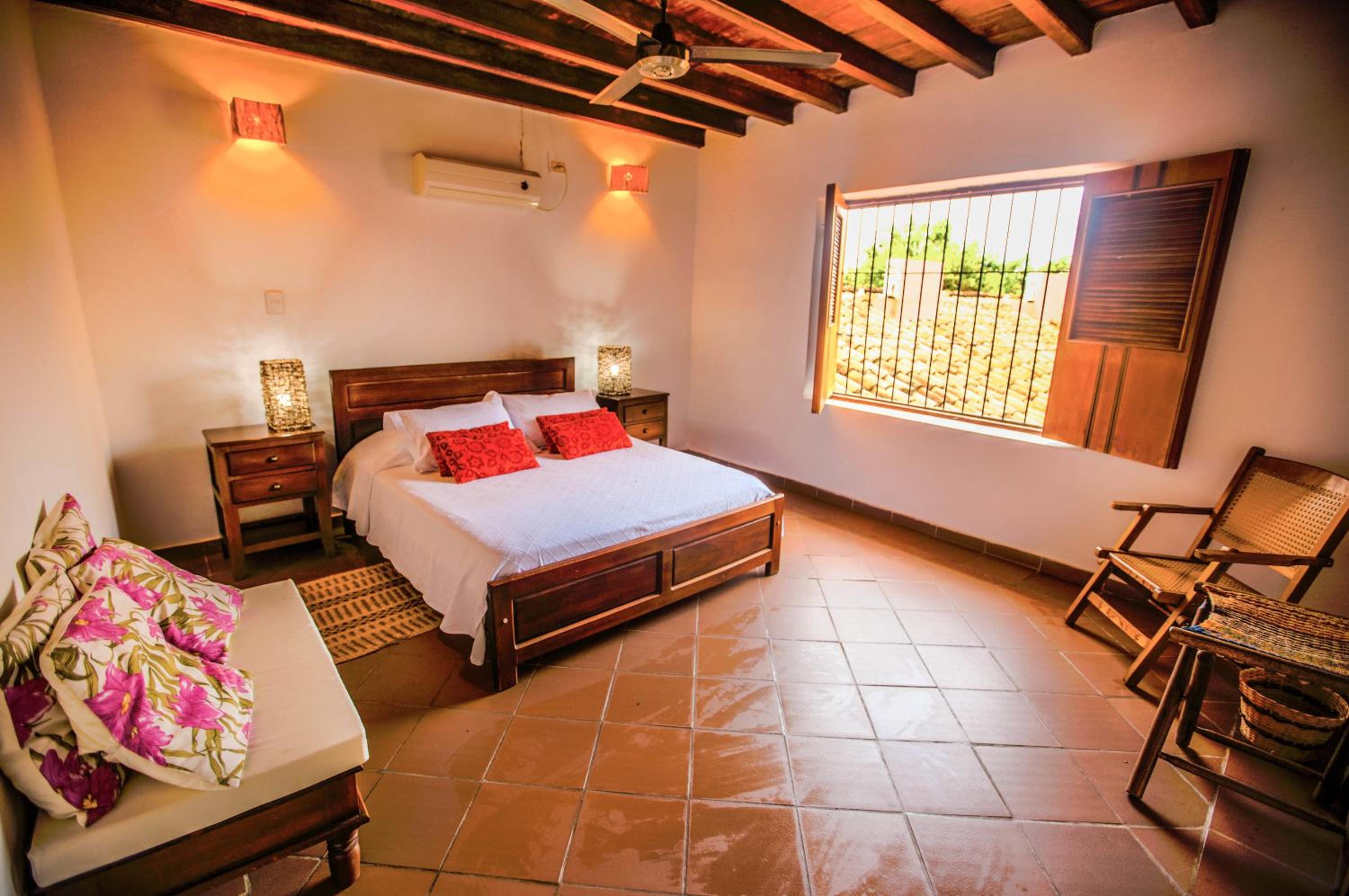 La Casa Amarilla
