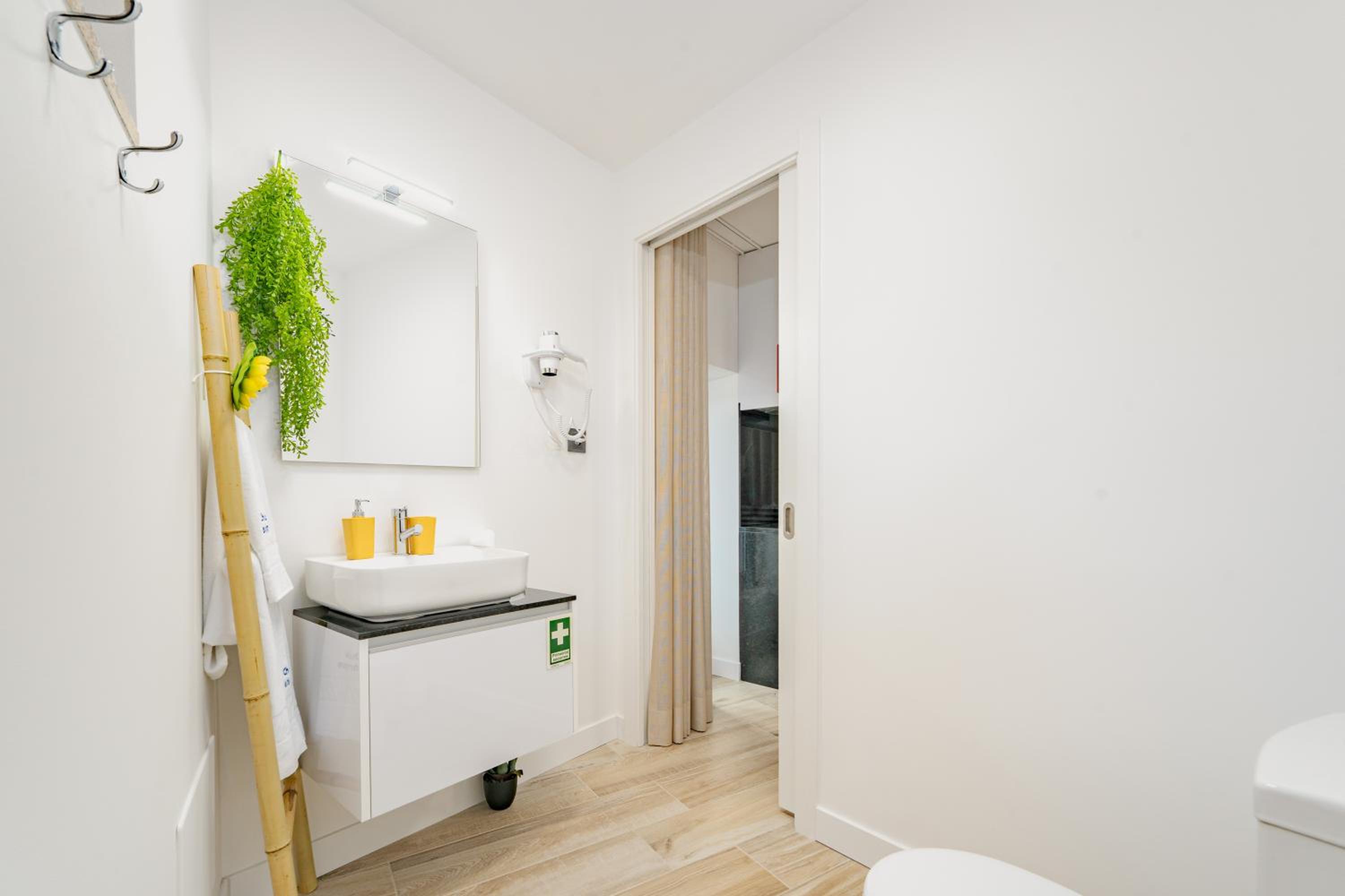 Chalé Henrique - Beachfront apartments at Calheta Beach view 5