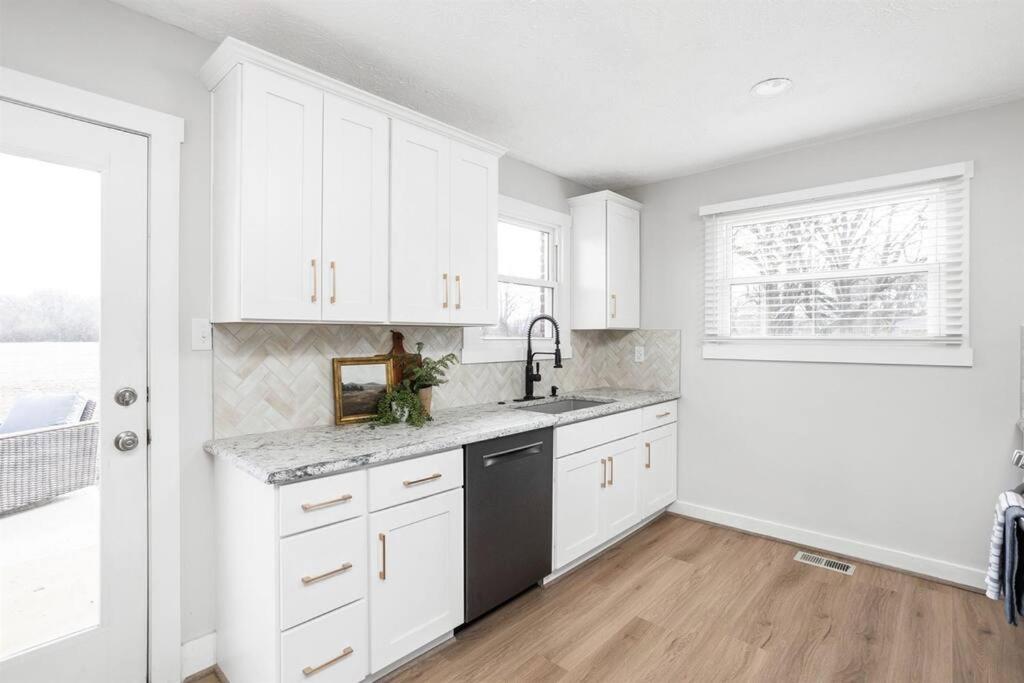 Newly Renovated Retreat 30mins to Downtown Indy view 5