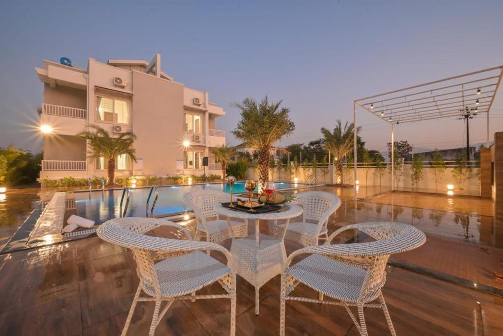 Redhomex The Grandeur 7BHK