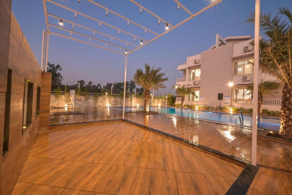 Redhomex The Grandeur 7BHK