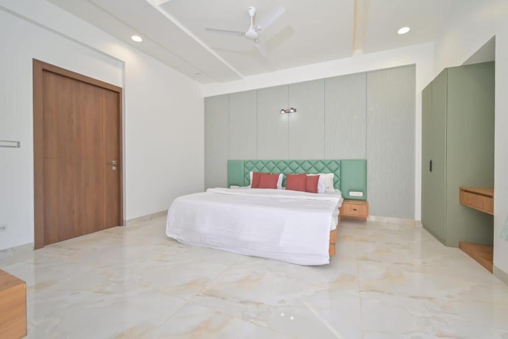 Redhomex The Grandeur 7BHK