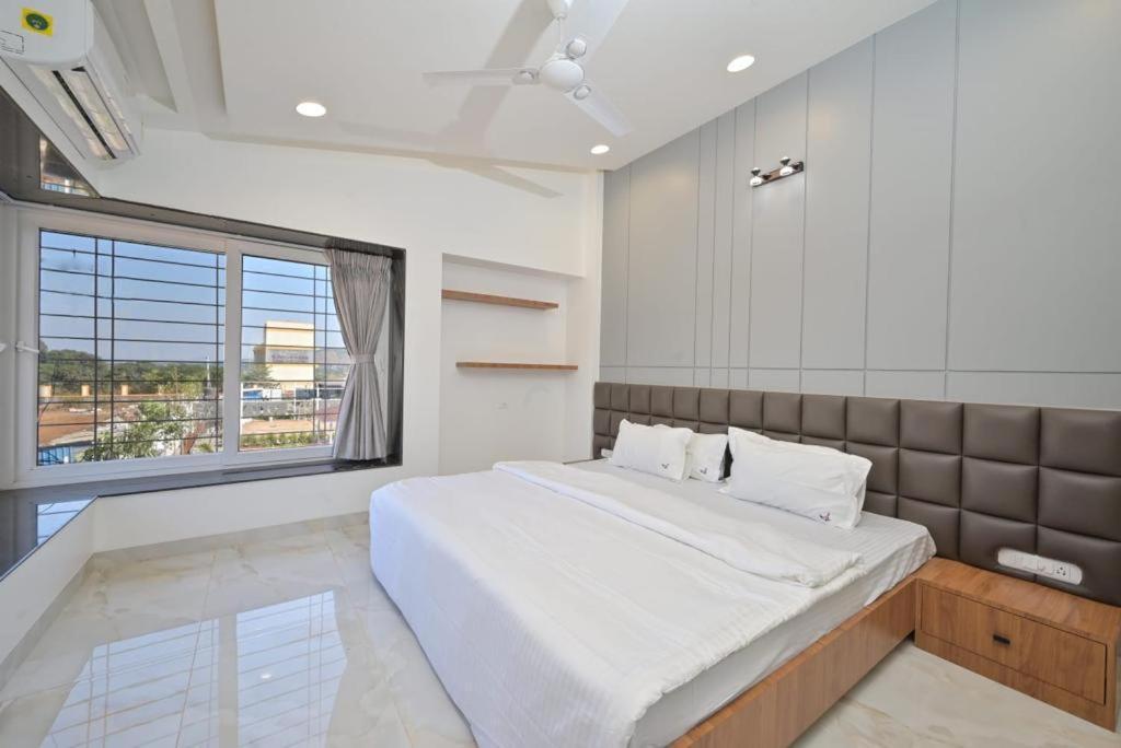 Redhomex The Grandeur 7BHK
