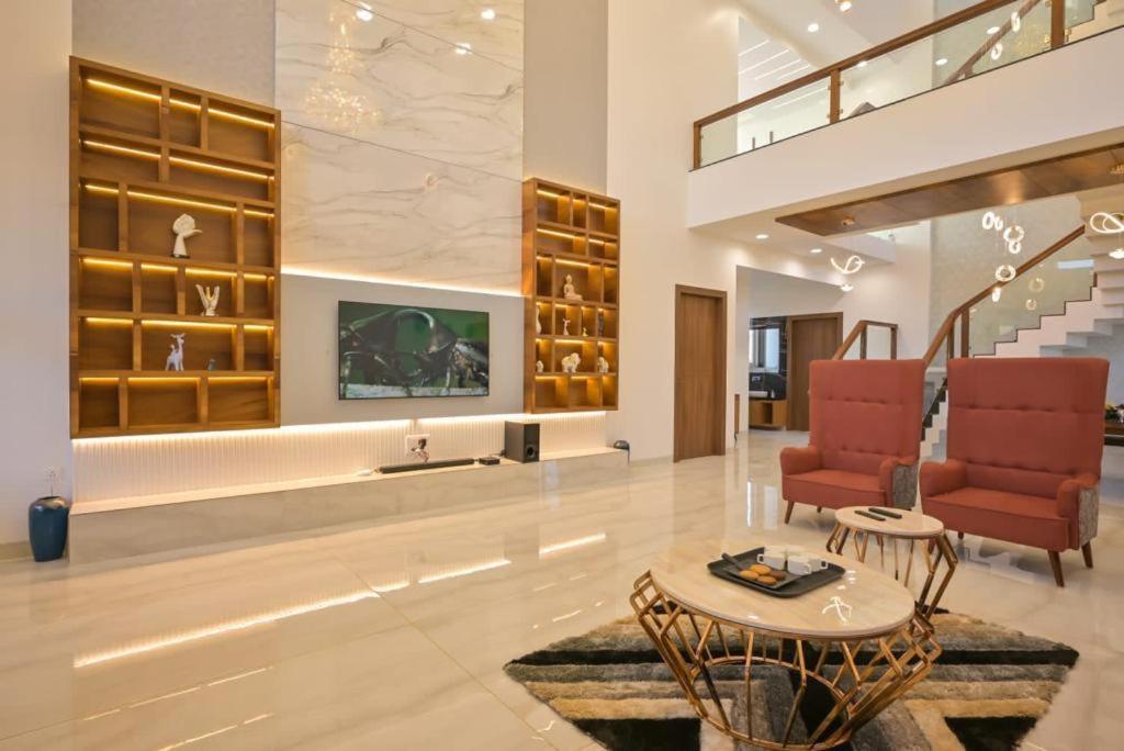 Redhomex The Grandeur 7BHK