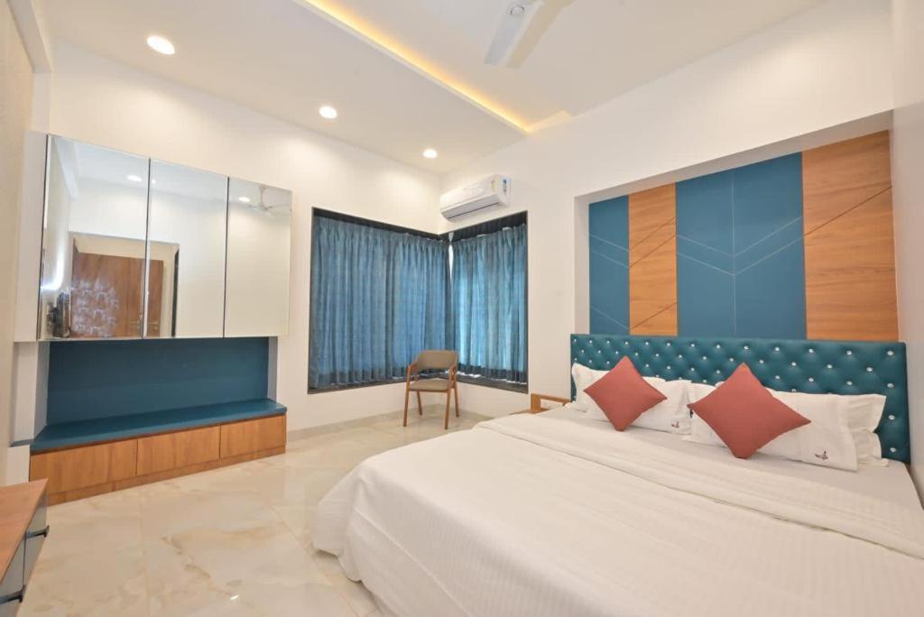 Redhomex The Grandeur 7BHK