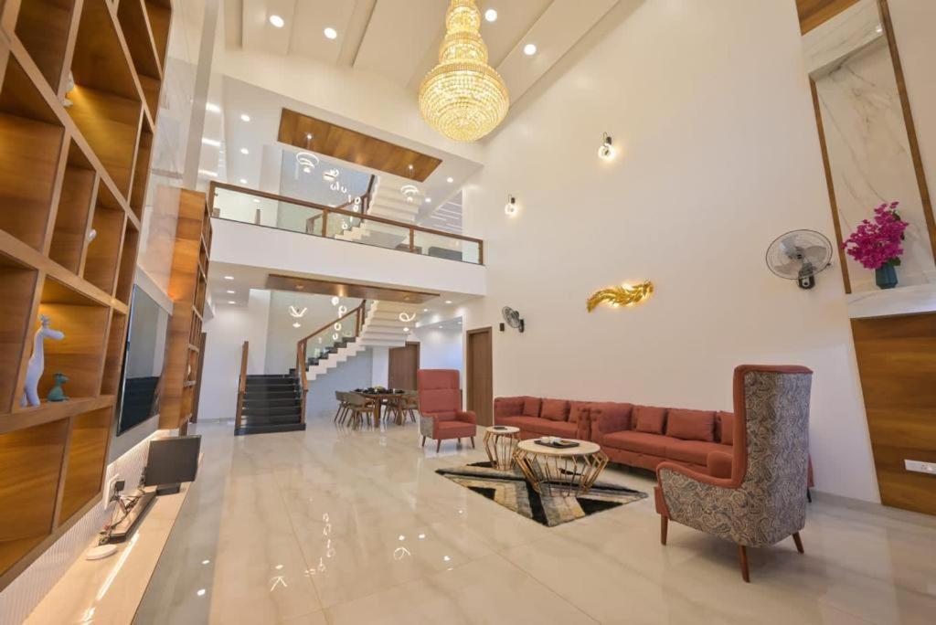 Redhomex The Grandeur 7BHK