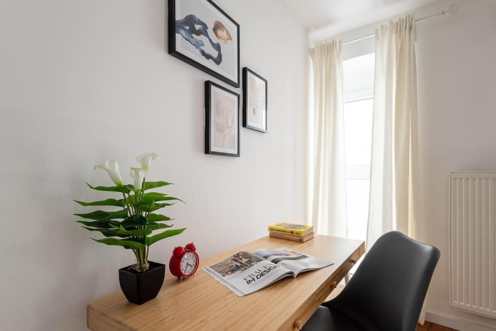 Cozy 1BR Duplex Near Center by HM