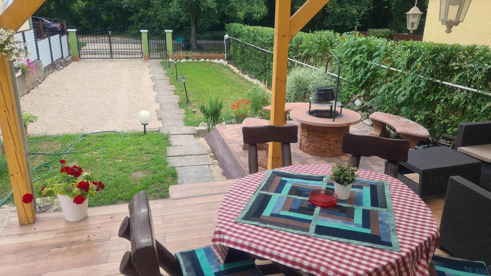 FIÓNA KUNYHÓJA APARTMANHÁZ