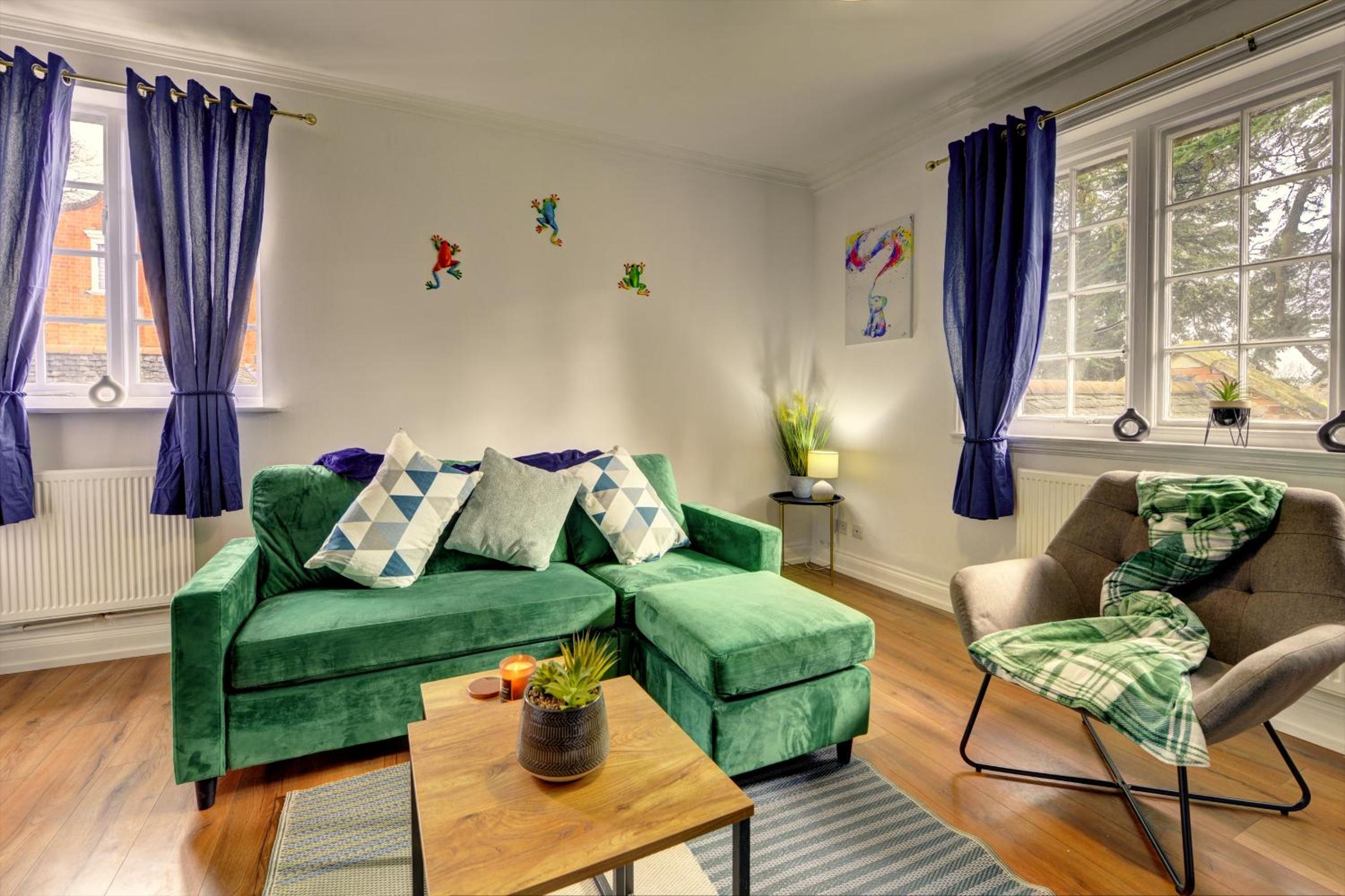 Spacious, Luxurious Cliffes view 3