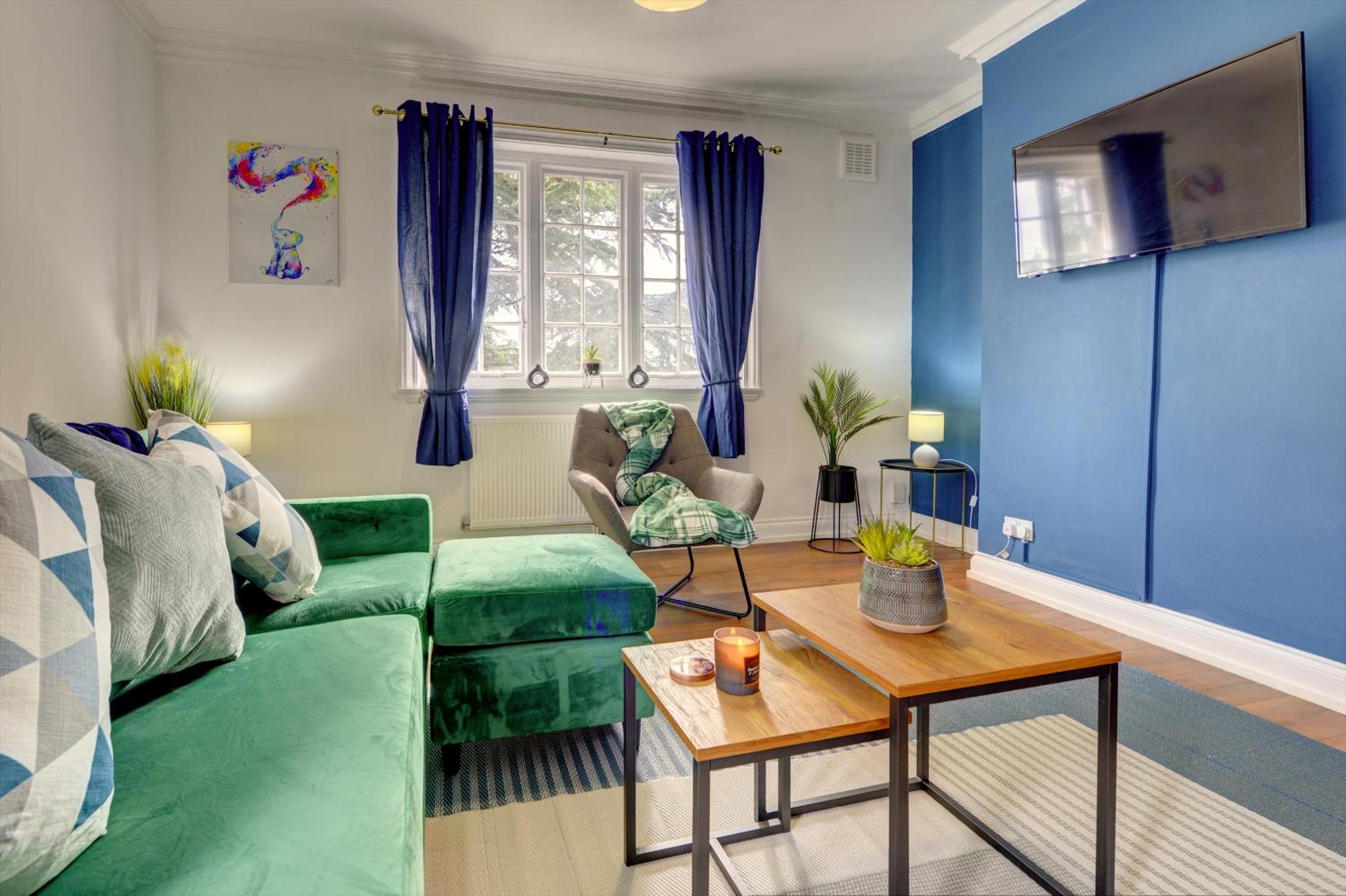Spacious, Luxurious Cliffes view 2