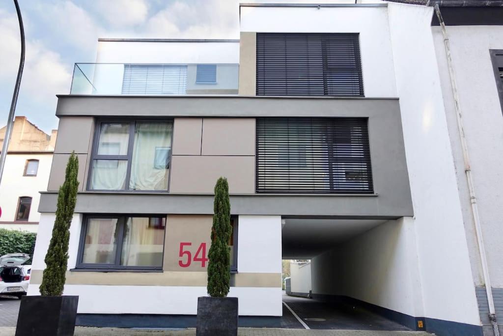 Modernes Studio-Apartment mit Balkon und privatem Stellplatz für bis zu 4 Personen nur wenige Minuten von der Innenstadt & Mosel entfernt