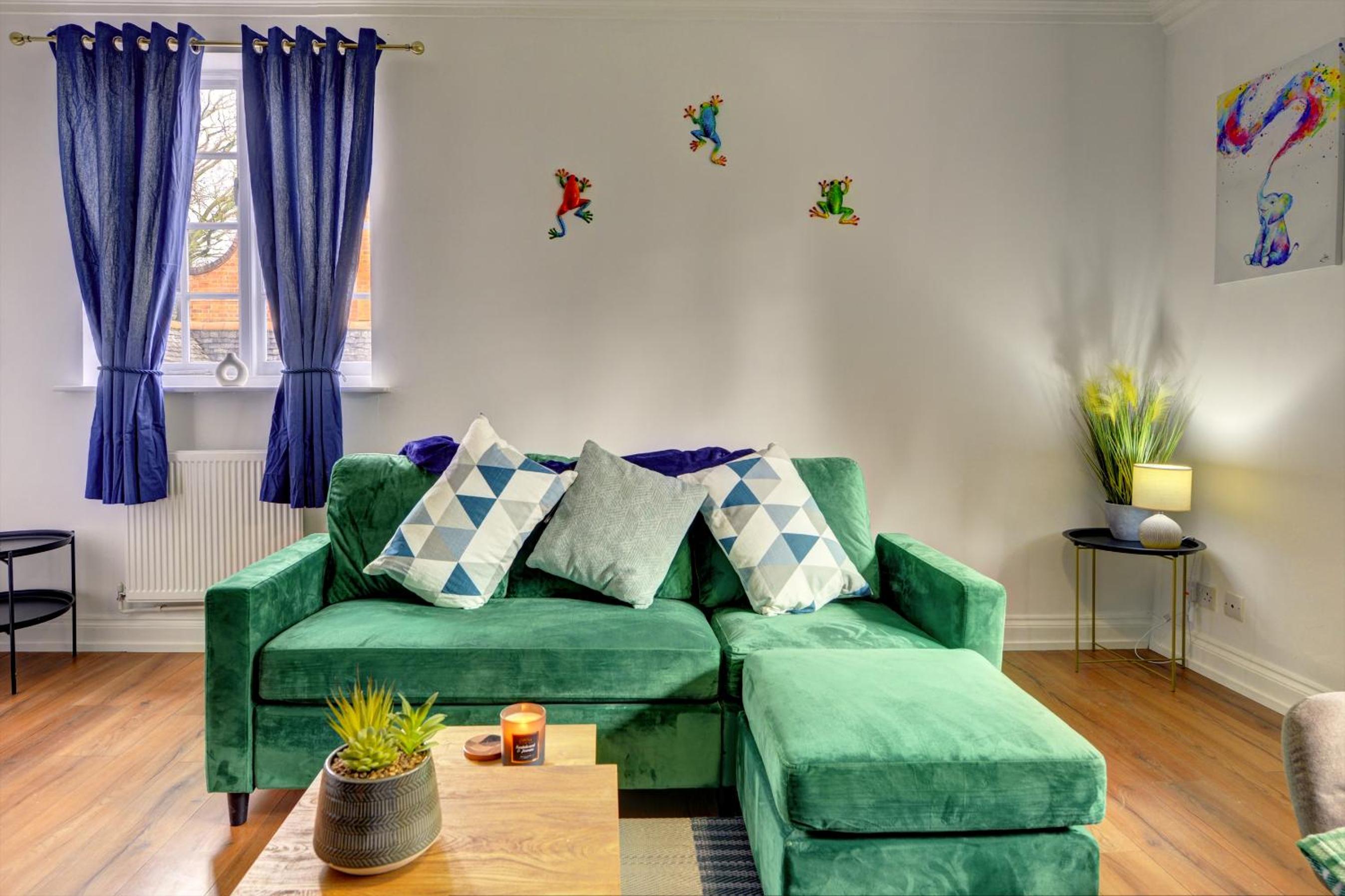 Spacious, Luxurious Cliffes view 4