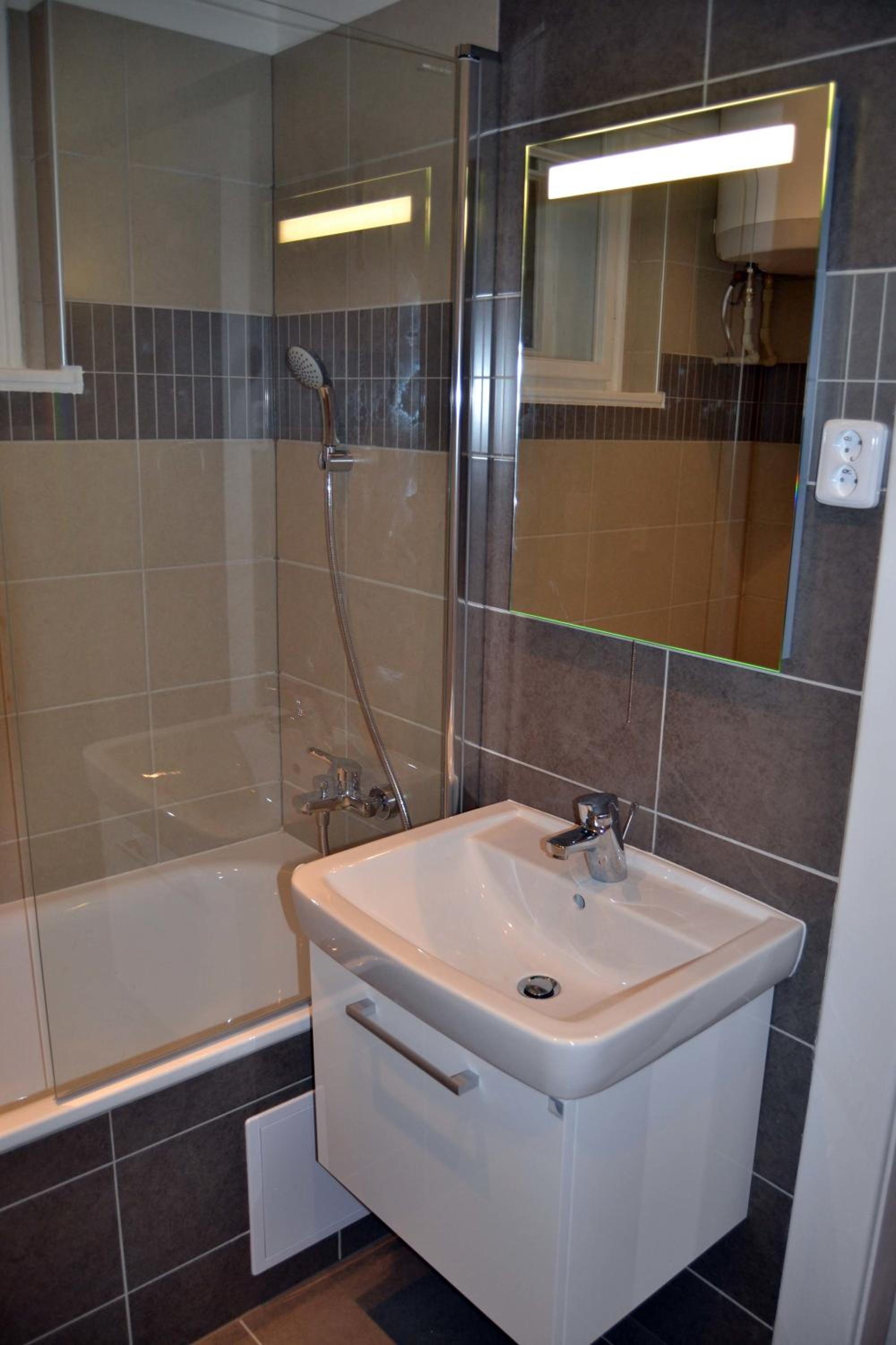 Jezerka Apartments - Free Parking - Easy Access to Center