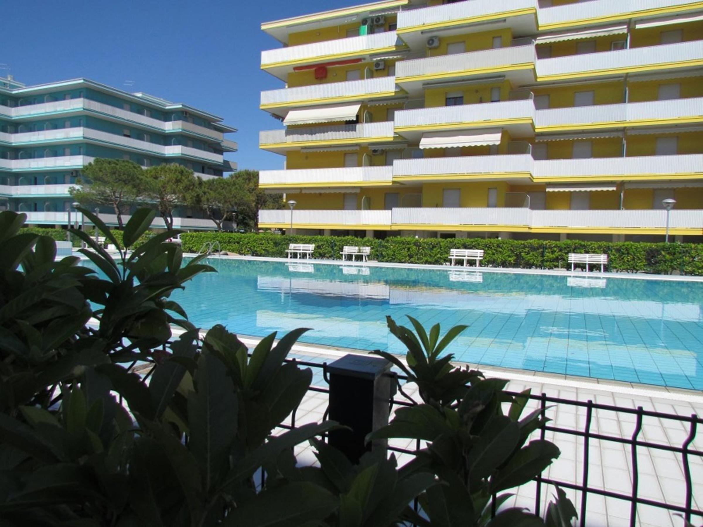 Flat in a residence with sports courts view 5