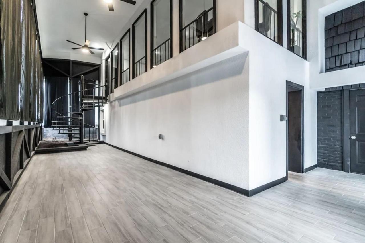 Contemporary Mansion, Gameroom , Theatre view 2
