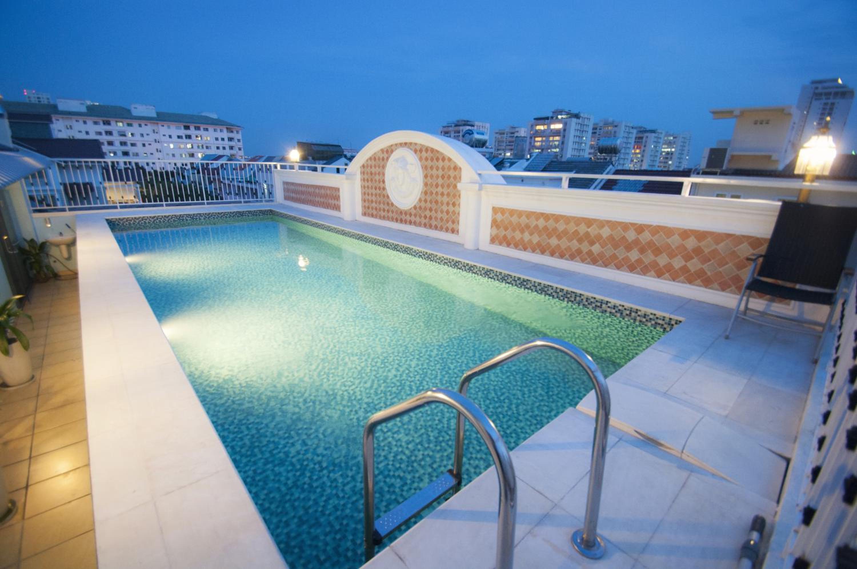 Central Hotel & Residences Swimming Pool