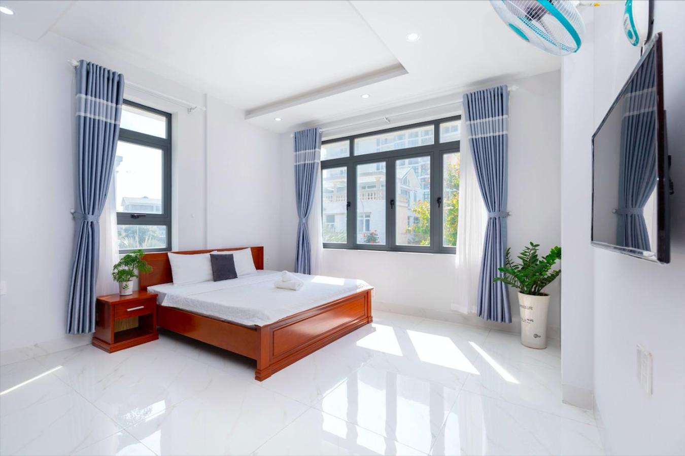 Lur Home Premium Pool view 4