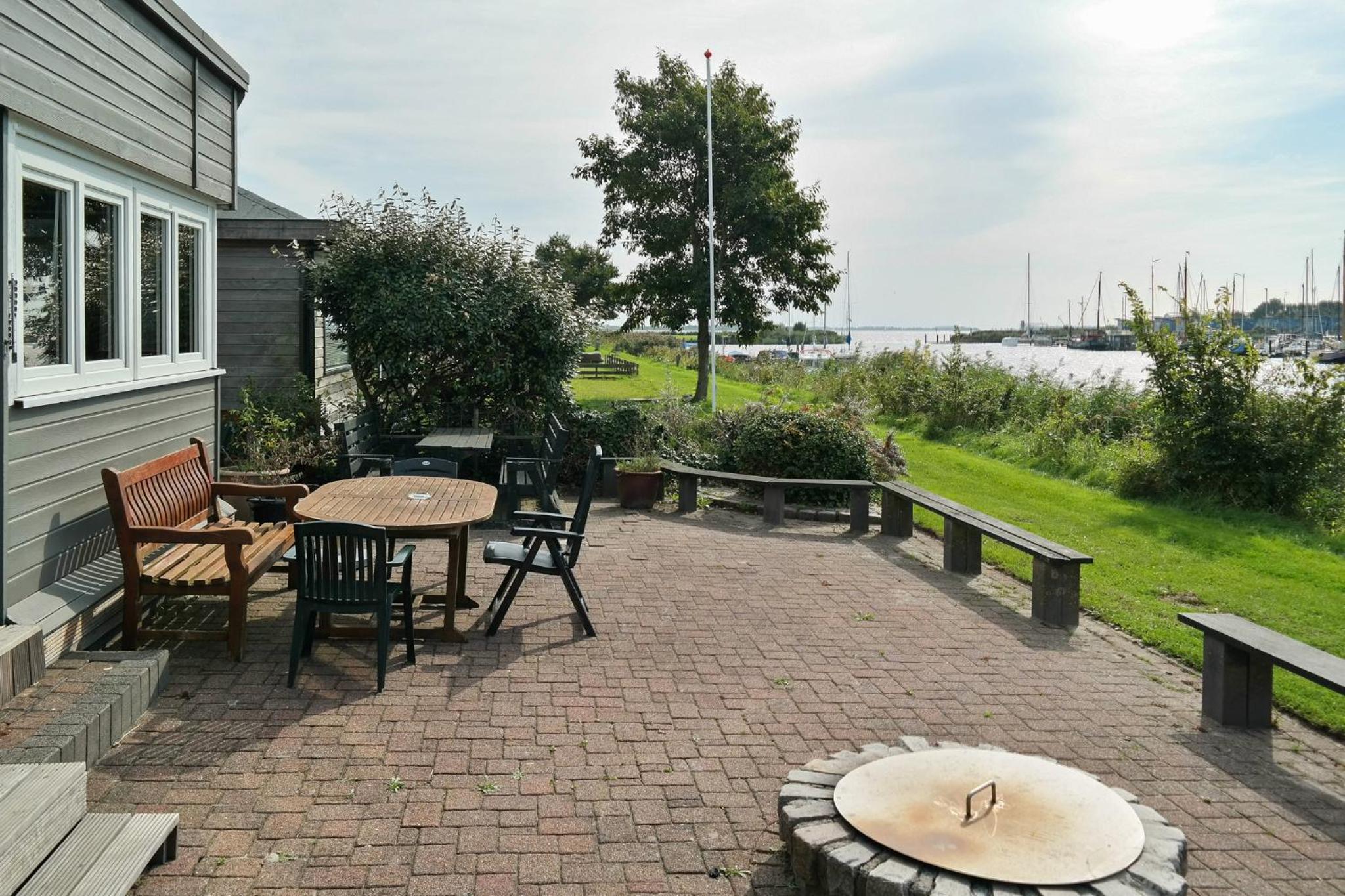 8 pers House 'Capitein Theis' with seaside in front of the Lauwersmeer