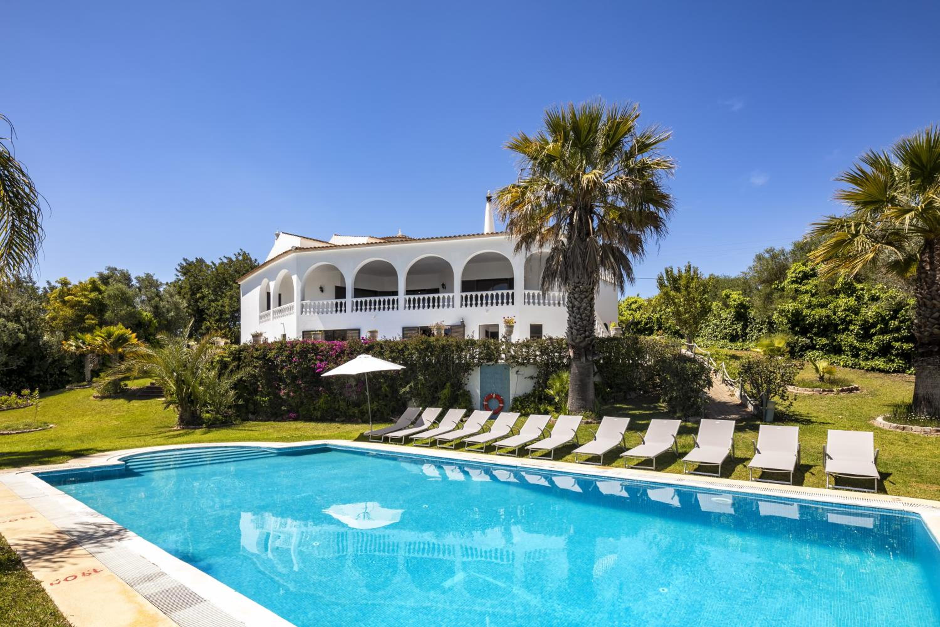 Charming Algarve Villa Villa Quinta Luz 9 Bedrooms Large Pool & Snooker