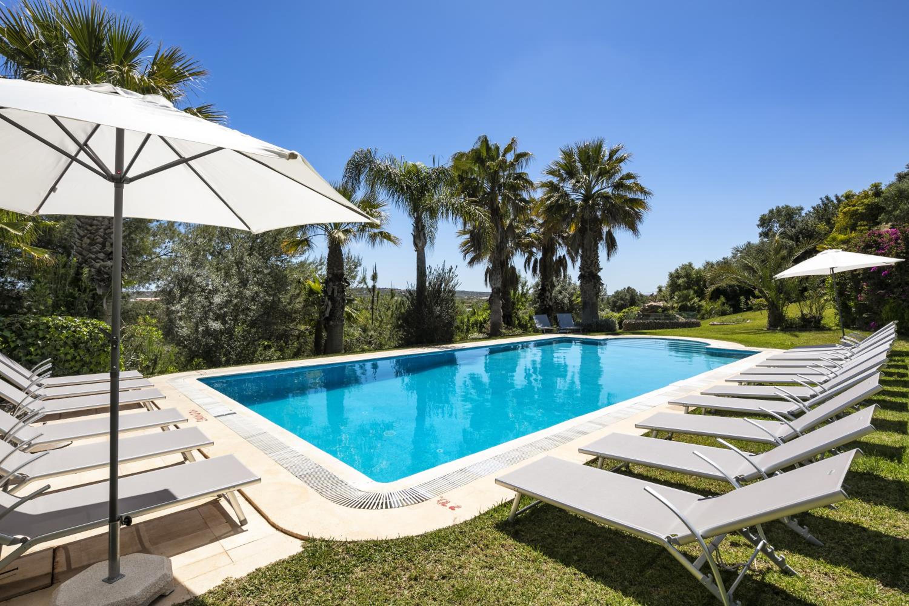 Charming Algarve Villa Villa Quinta Luz 9 Bedrooms Large Pool & Snooker