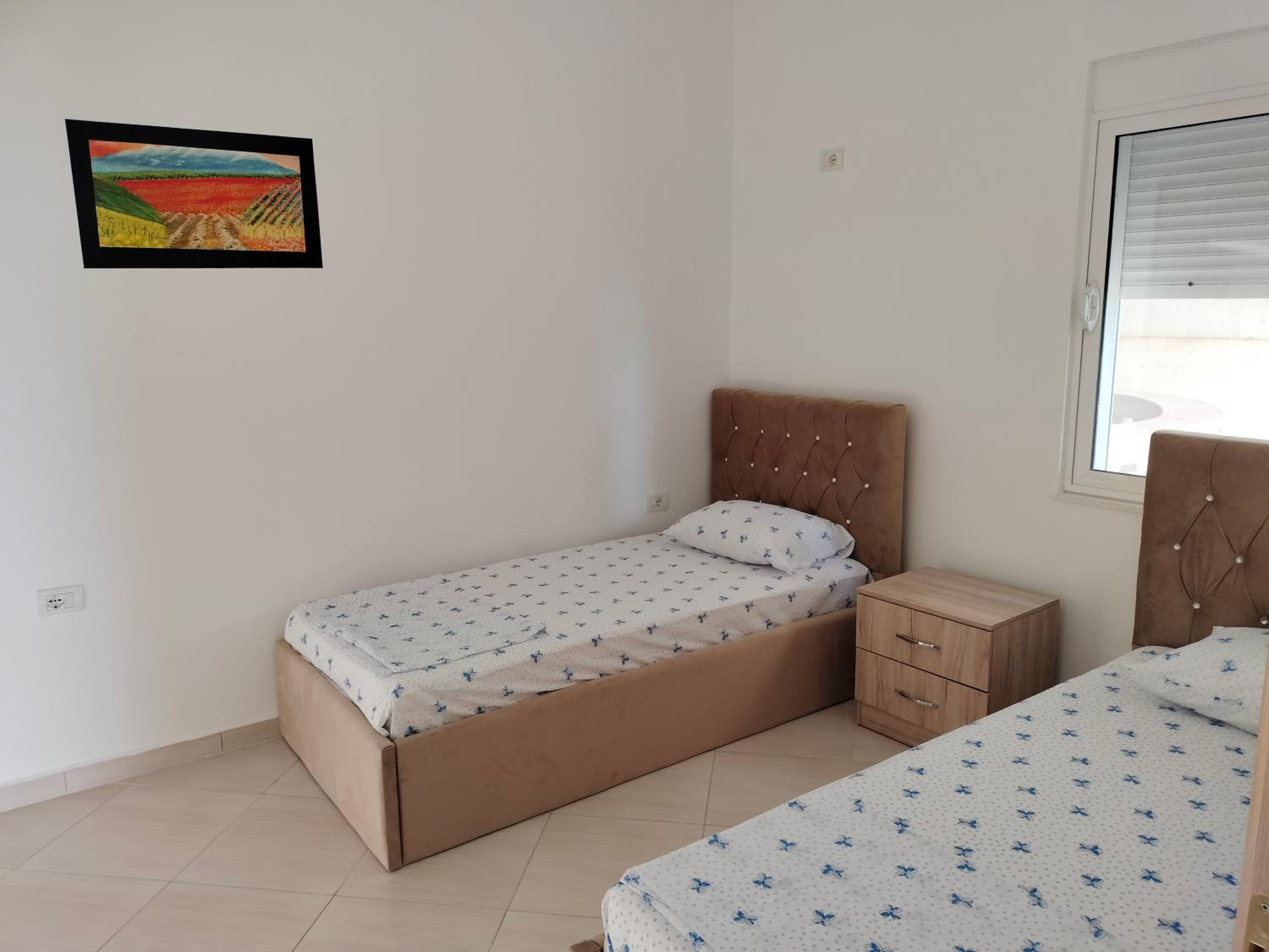 Taurasi White Saranda