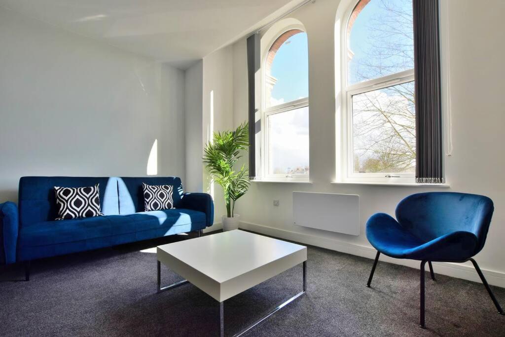 FREE PARKING - Beautiful 2-BR Flat in Manchester view 3