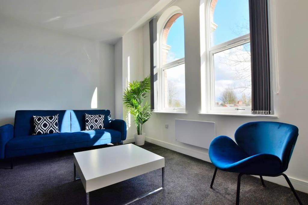 FREE PARKING - Beautiful 2-BR Flat in Manchester view 4