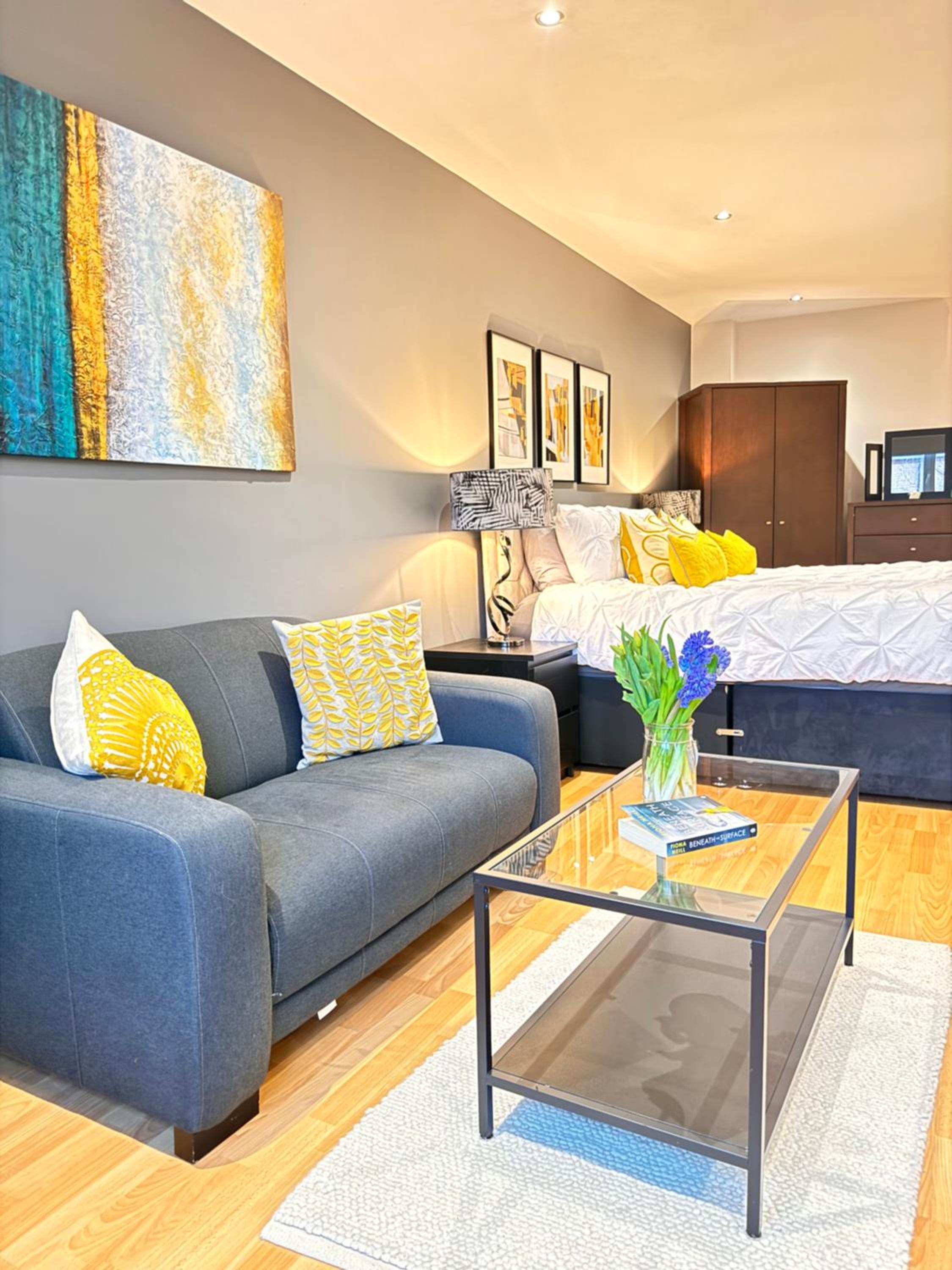 Perfectly Located City Centre Studio Apartment - West One with FREE WIFI, GYM ACCESS, NETFLIX view 4