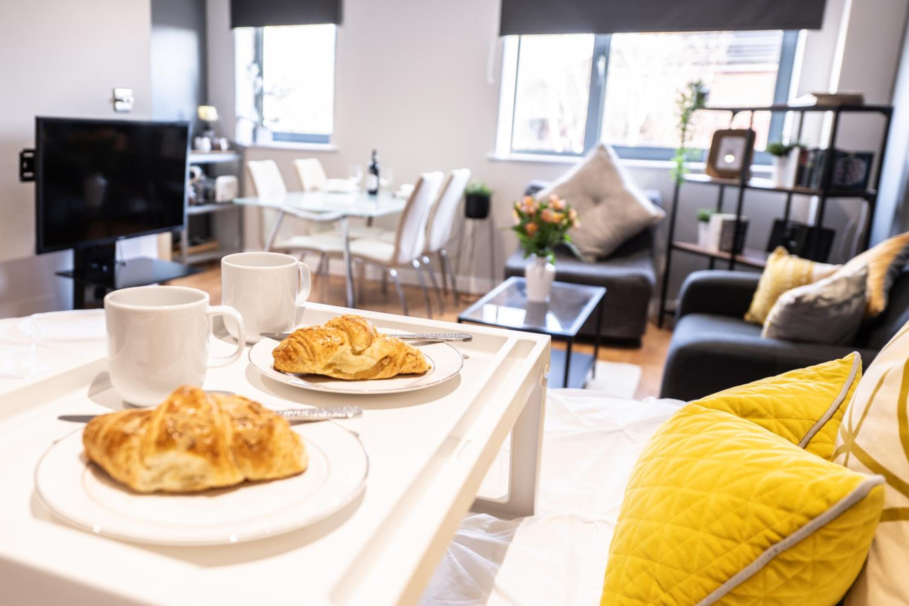Perfectly Located City Centre Studio Apartment - West One with FREE WIFI, GYM ACCESS, NETFLIX view 5