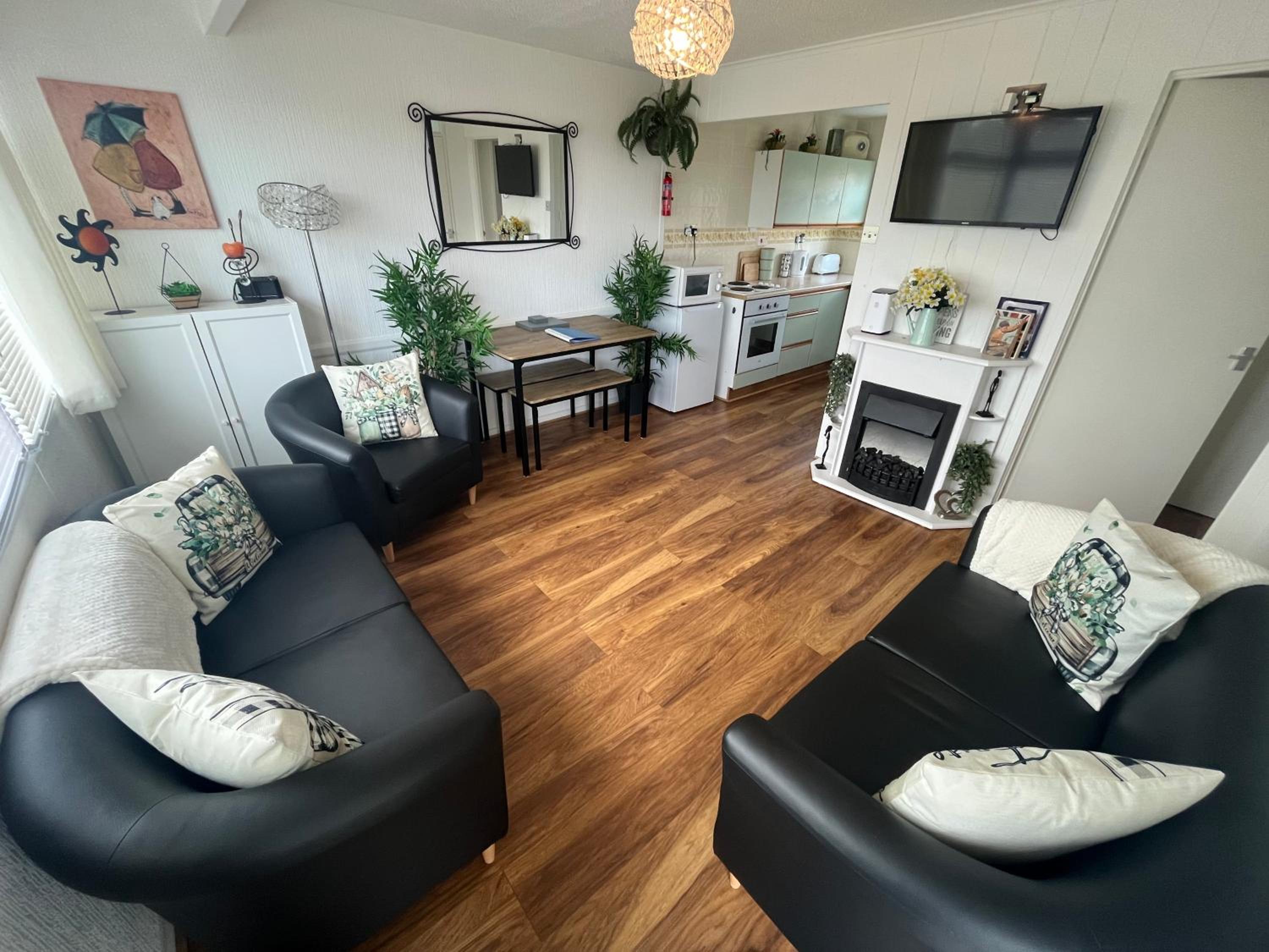 159, Two bed Chalet on Sunbeach Holiday Park - Sleeps 5, pet friendly - Onsite entertainment - plus WiFi, bed linen and towels included - only 300m from th view 2