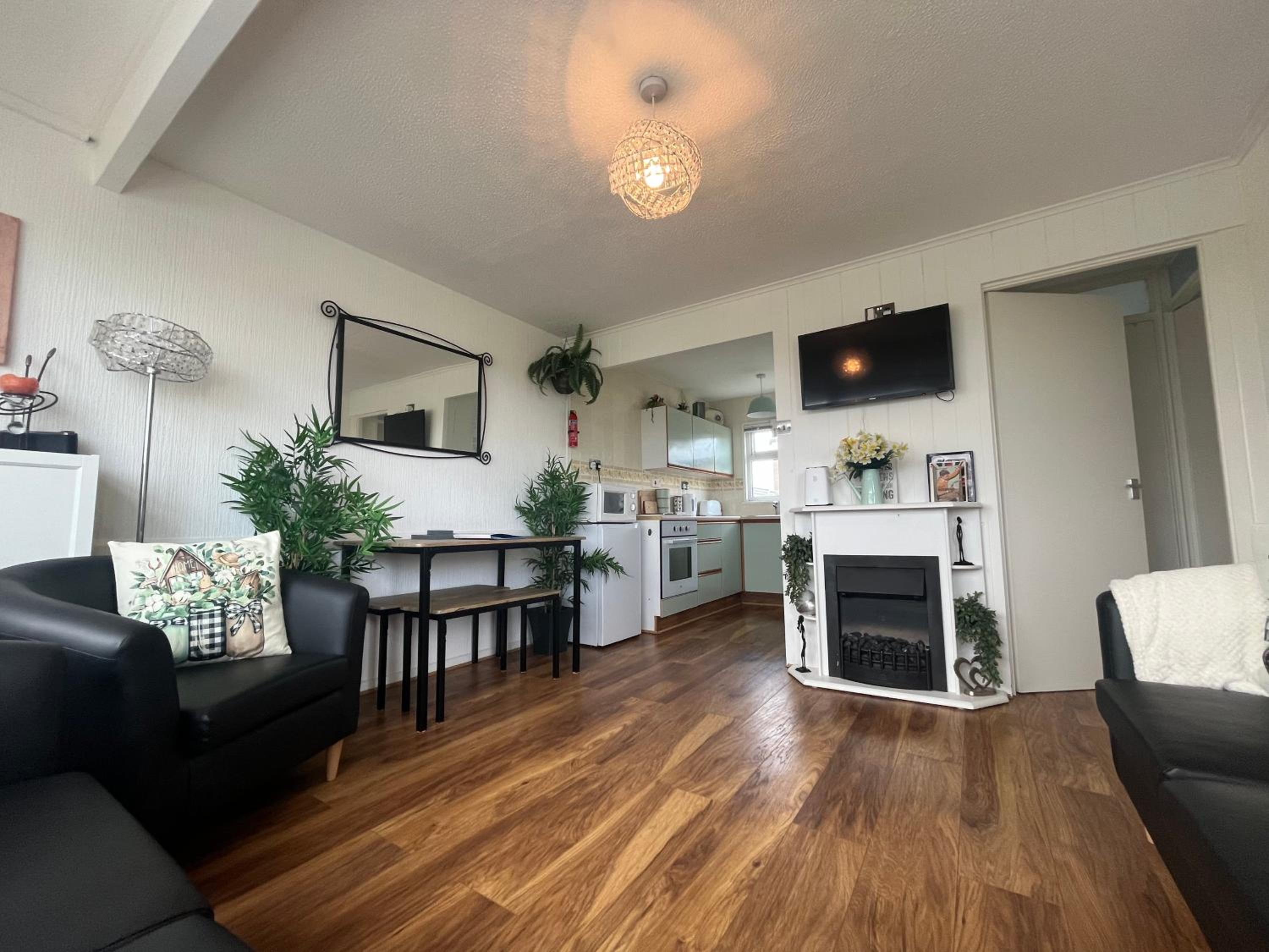 159, Two bed Chalet on Sunbeach Holiday Park - Sleeps 5, pet friendly - Onsite entertainment - plus WiFi, bed linen and towels included - only 300m from th view 3
