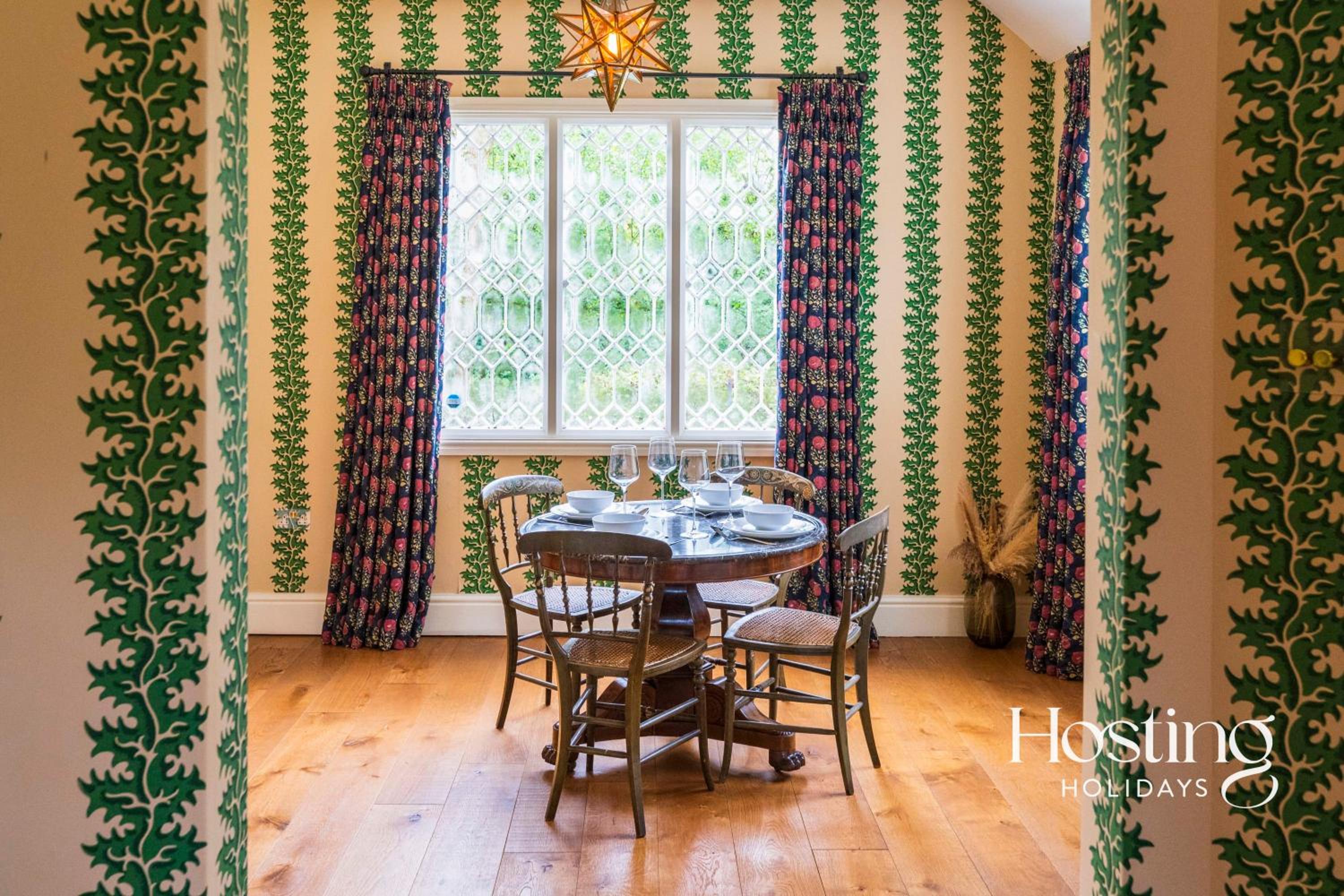 Luxurious Vineyard Hideaway At Stanlake Park