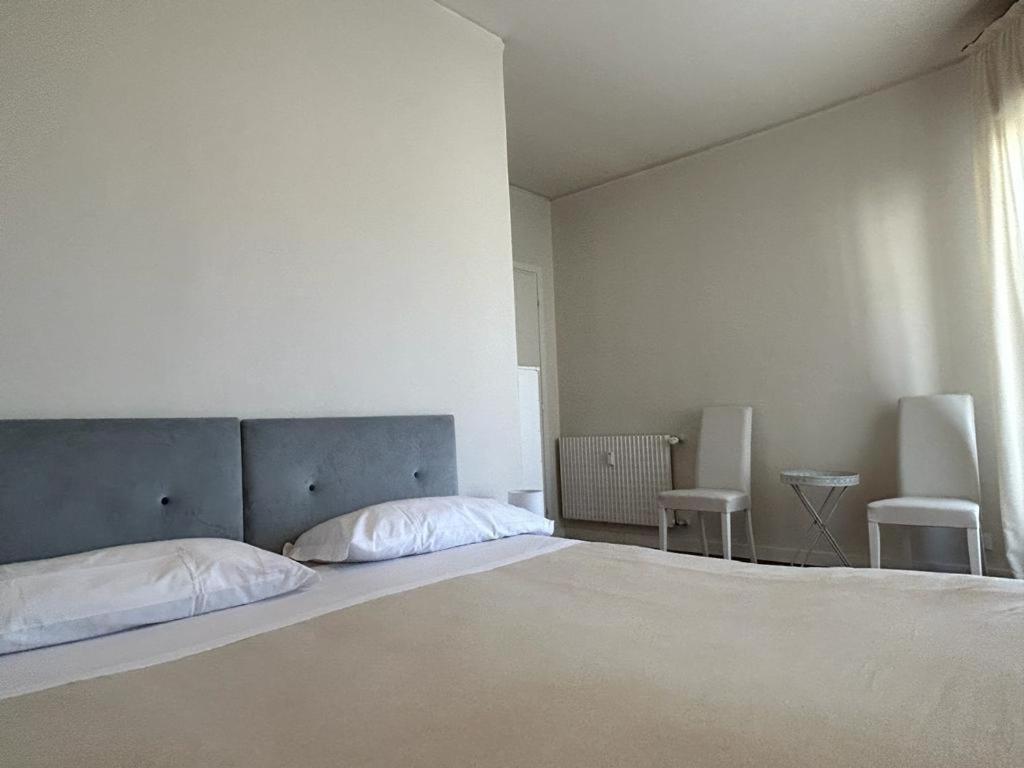 Home La Quiete. Two Bedrooms, 250m from the Beach photo 2