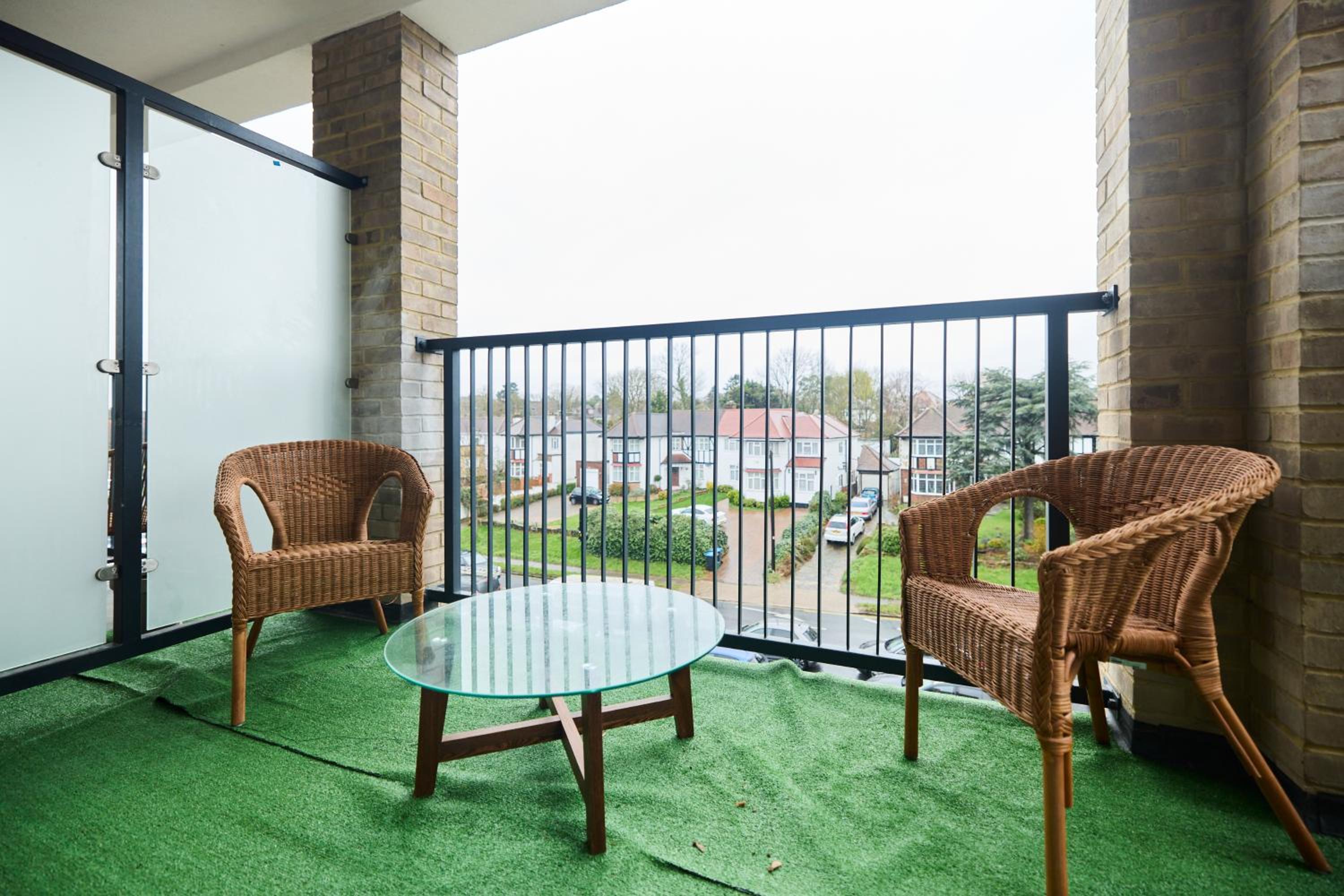 The Wembley Park Arms - Modern 2BDR Flat with Balcony — London