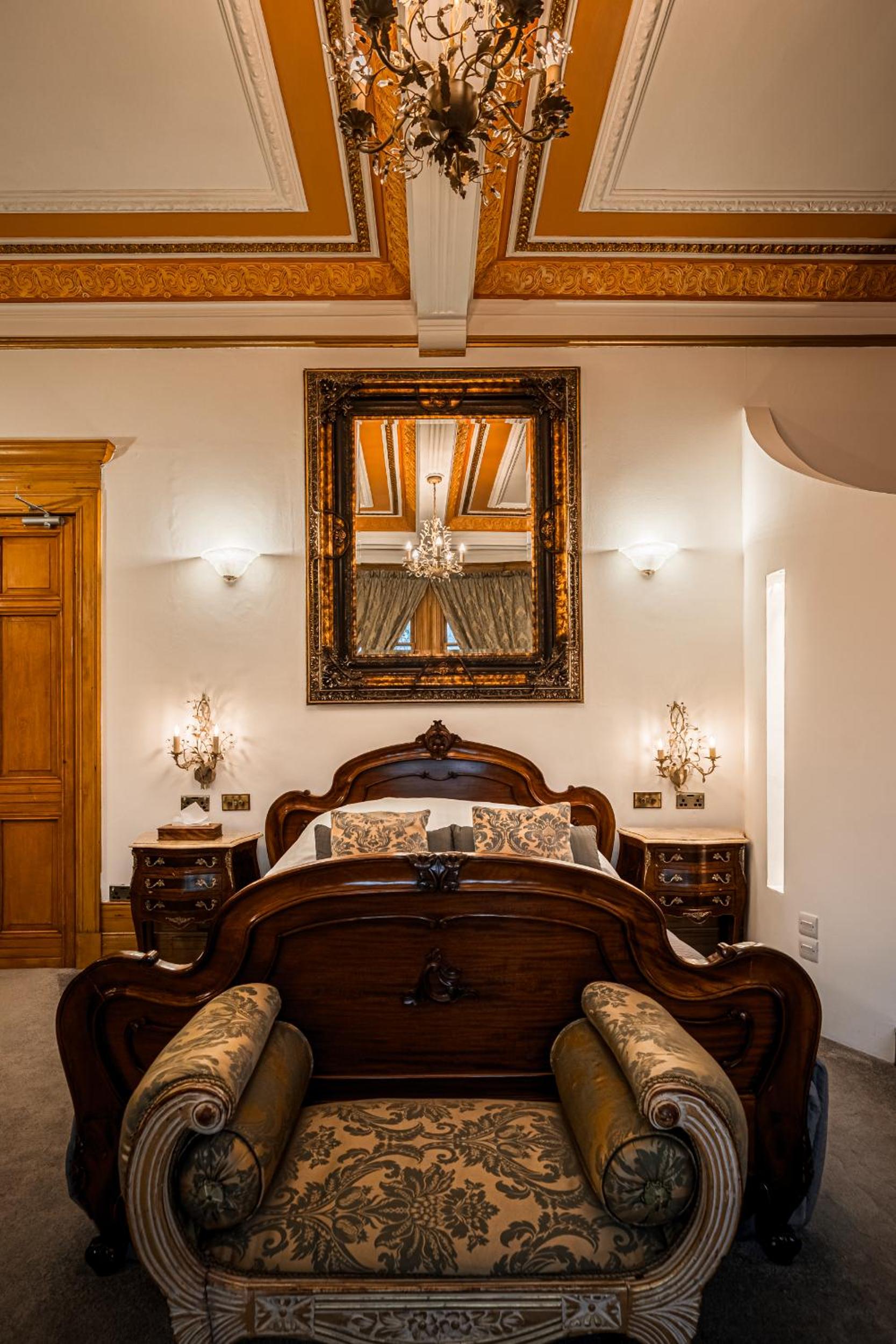 The Alamo Guest House