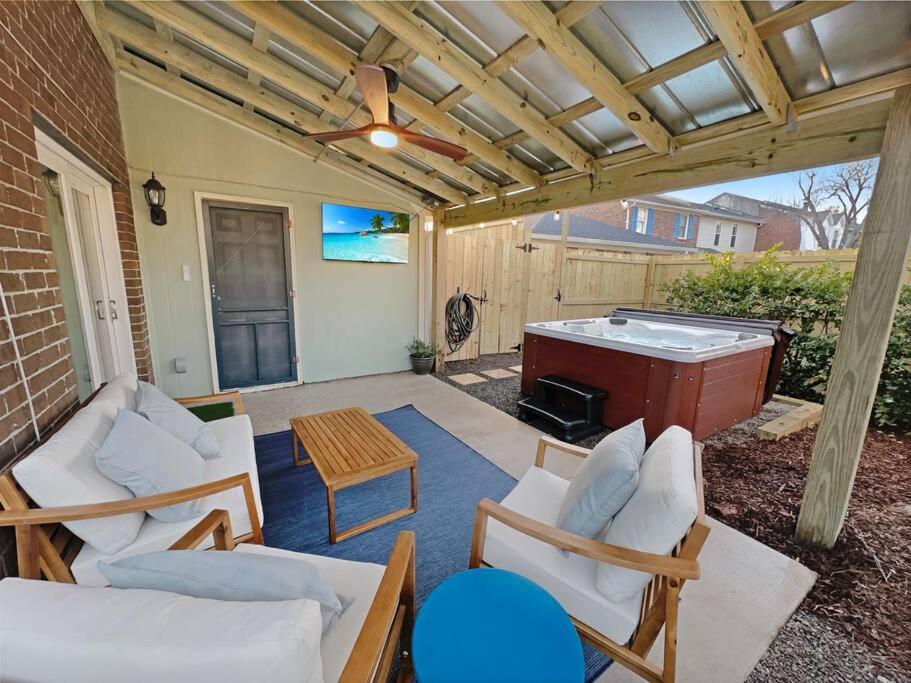 Hot Tub, Putting Green + Bikes! view 4