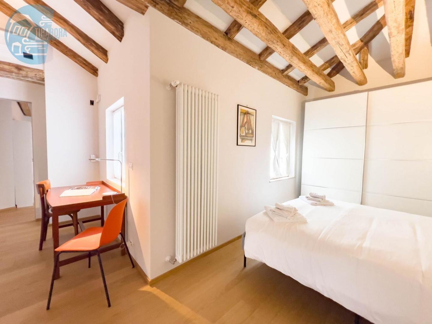 Mazzini 9 Tirabora Short Rent view 5