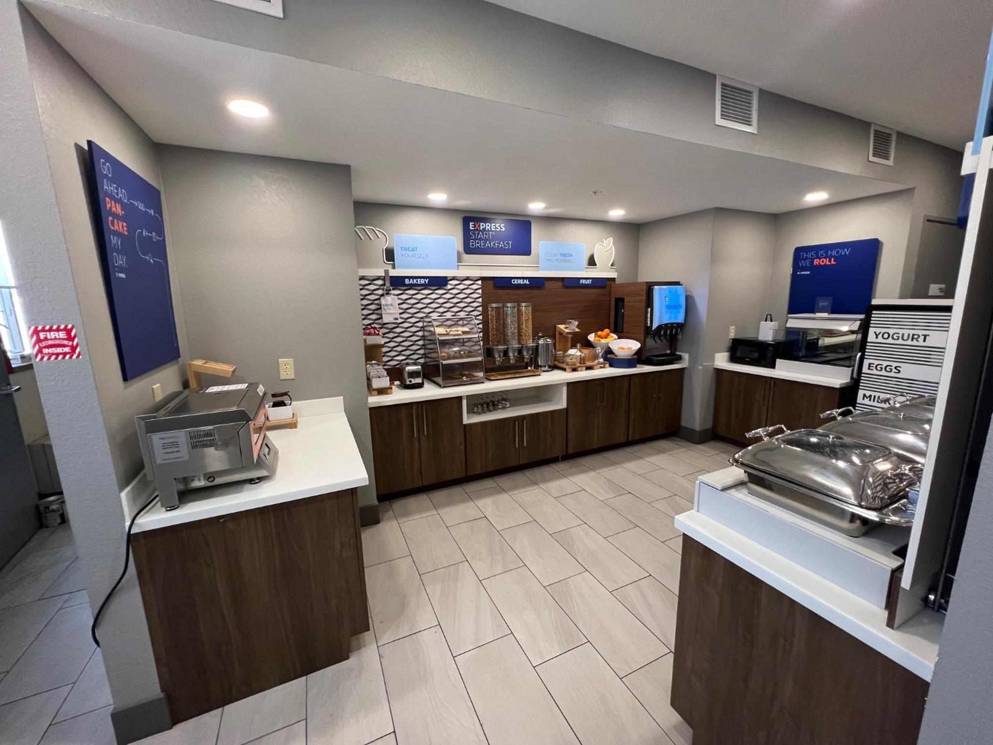 Holiday Inn Express - Wichita North - Park City by IHG